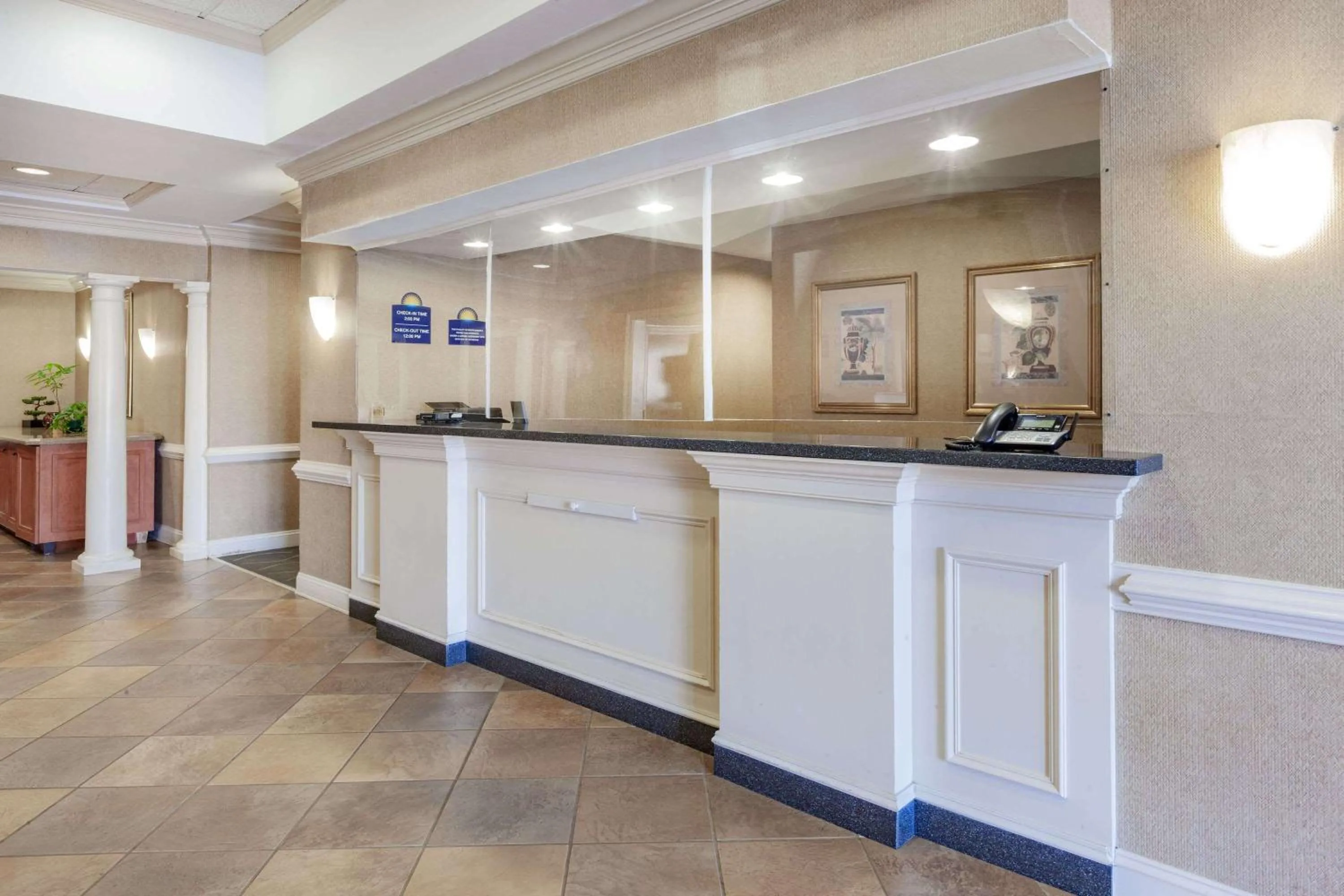 Lobby or reception in Days Inn by Wyndham Alta Vista