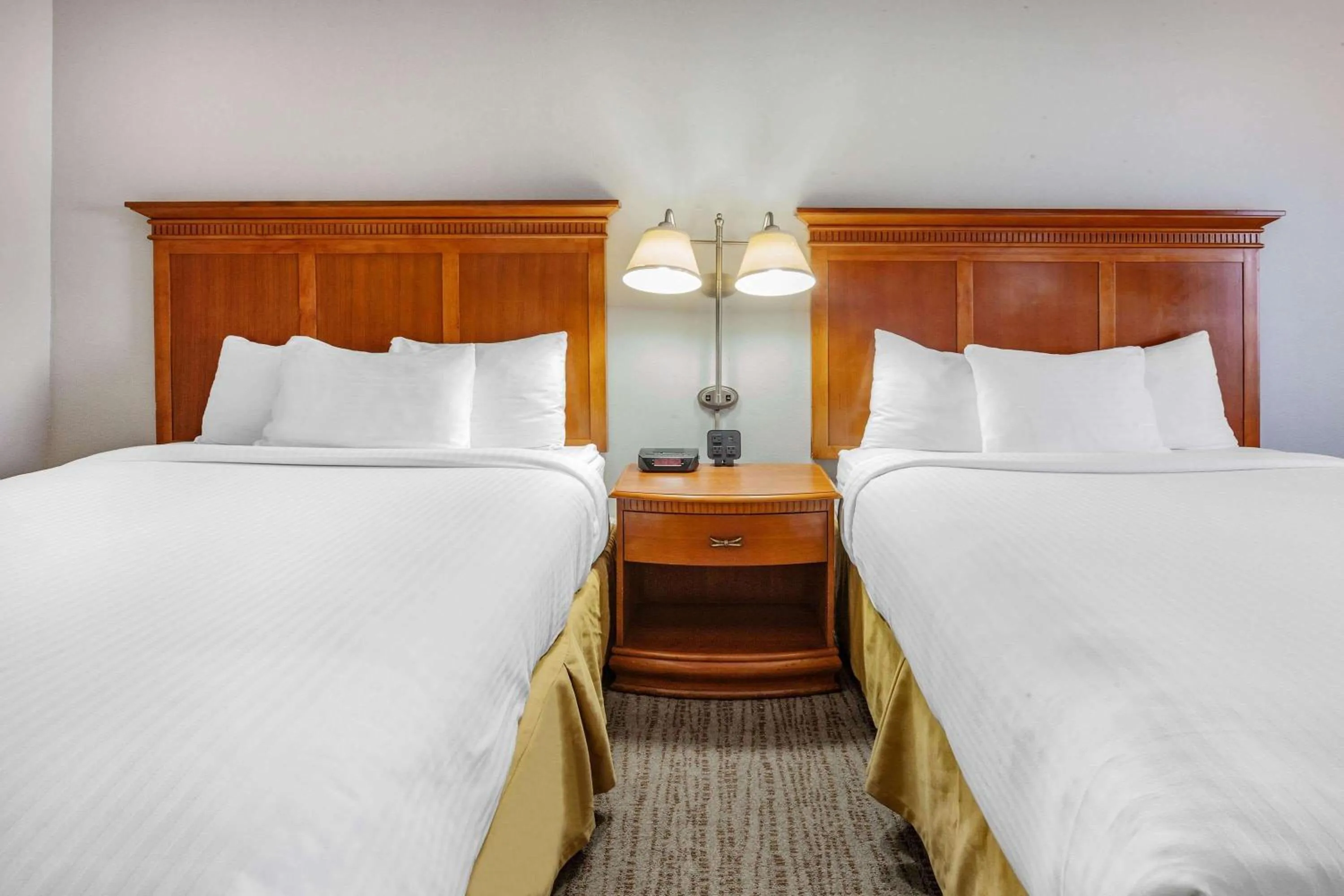 Photo of the whole room, Bed in Days Inn by Wyndham Alta Vista