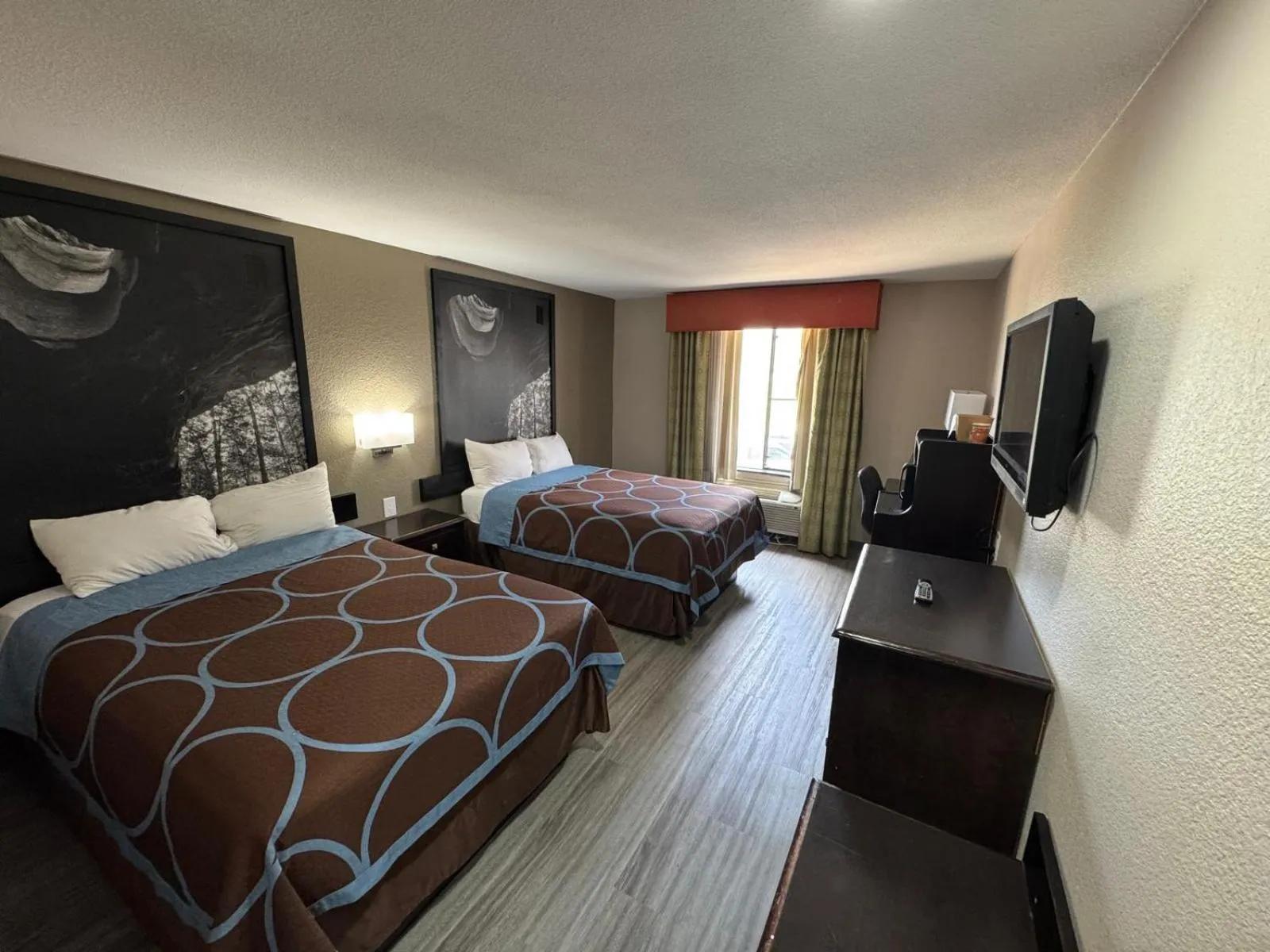 Bed in Texarkana Inn