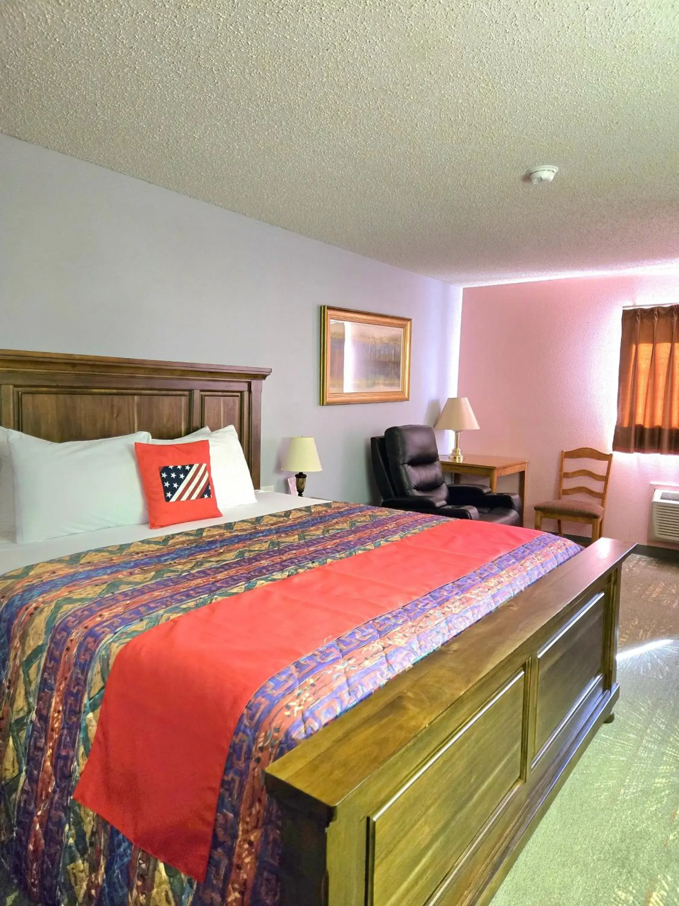 Bedroom, Bed in American Inn Ozark Bedroom, Bed in American Inn Ozark