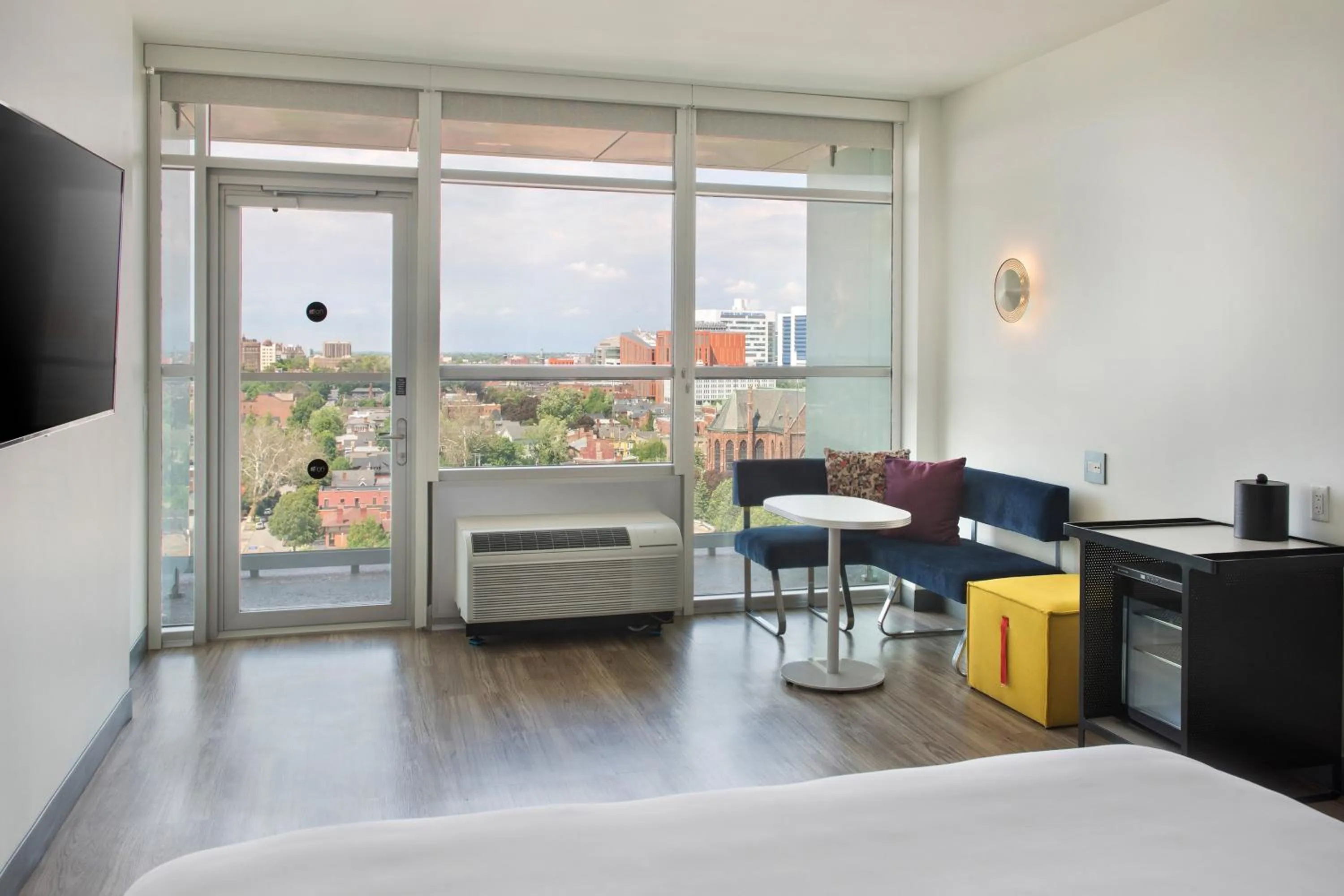 Photo of the whole room, Bed in Aloft Buffalo Downtown