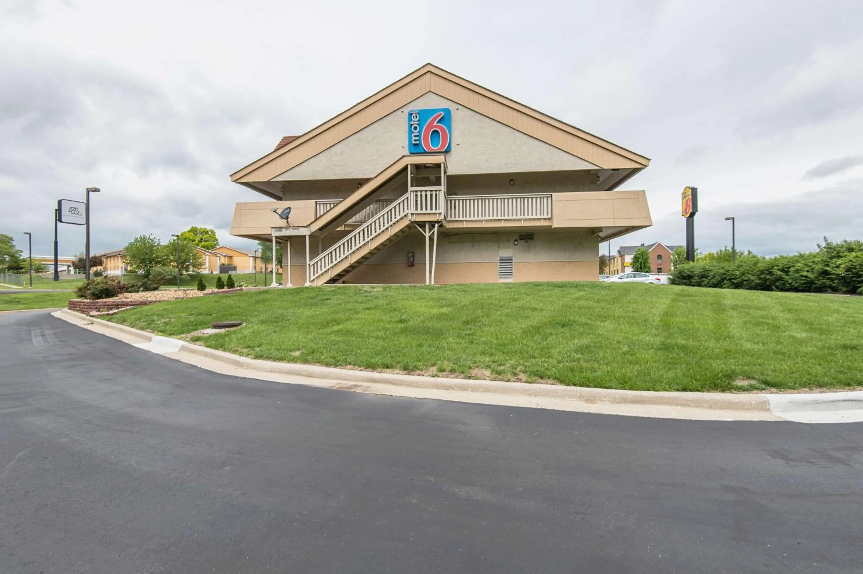 Coffee/tea facilities in Motel 6-Overland Park, KS