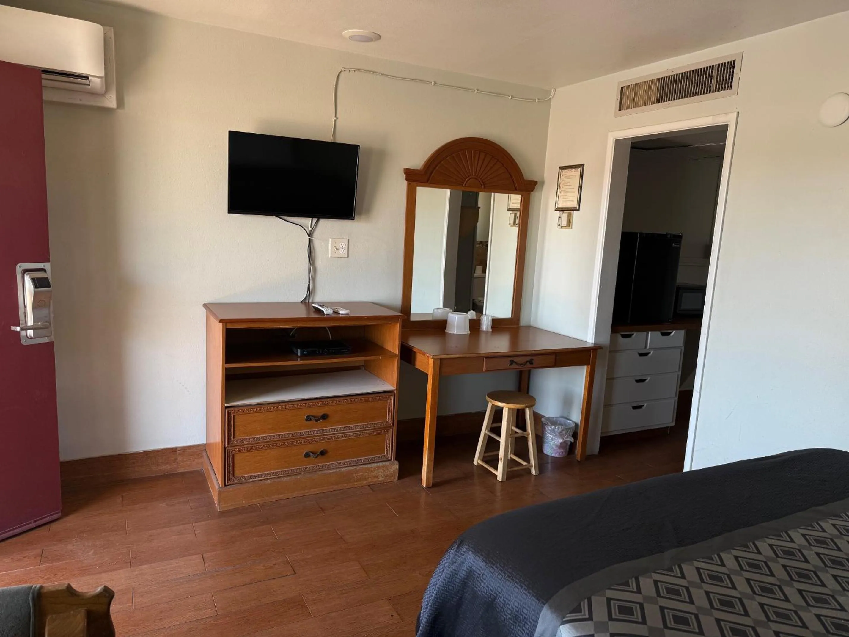 Bed in Apple Valley Motel