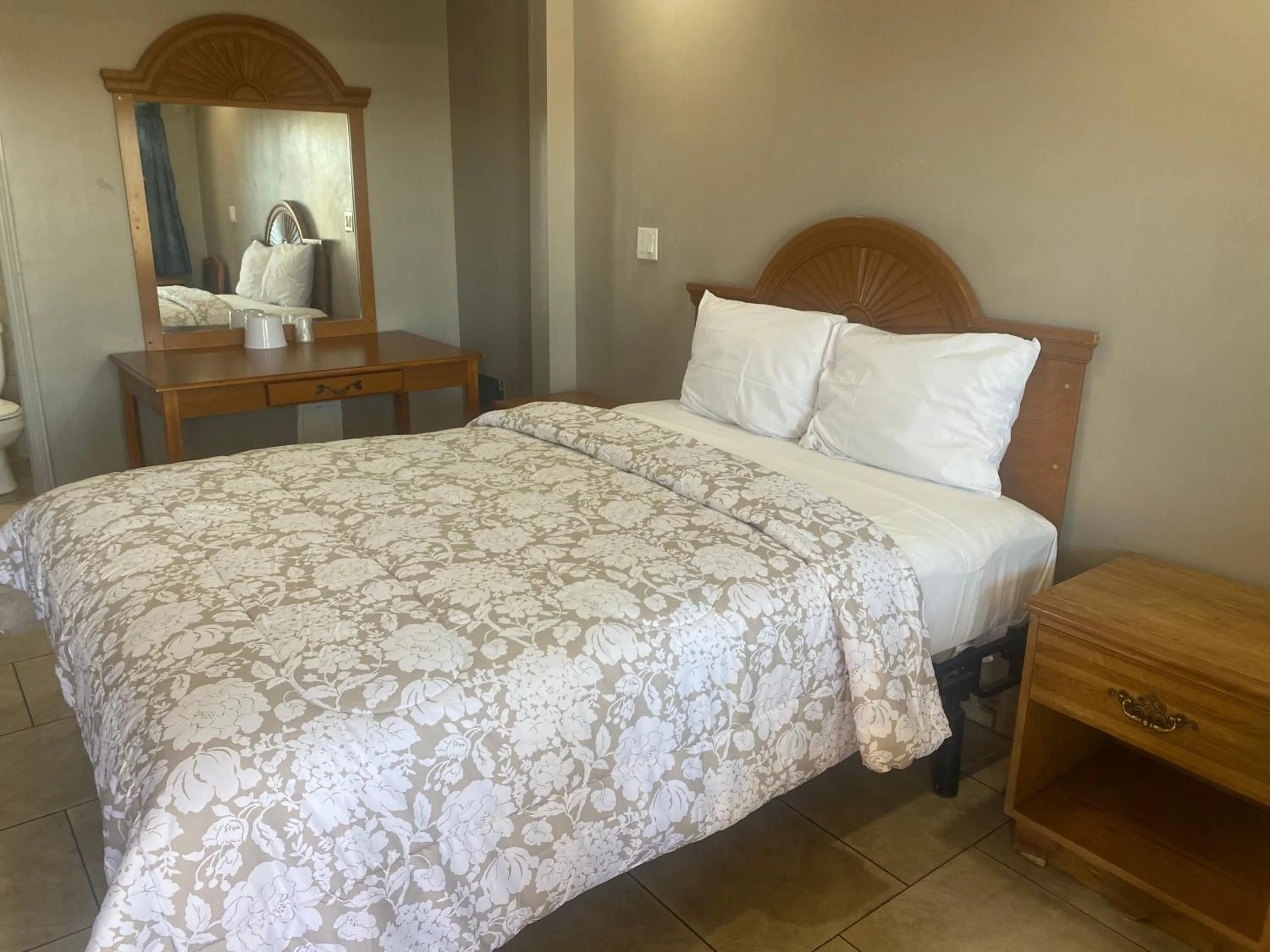 Bed in Apple Valley Motel