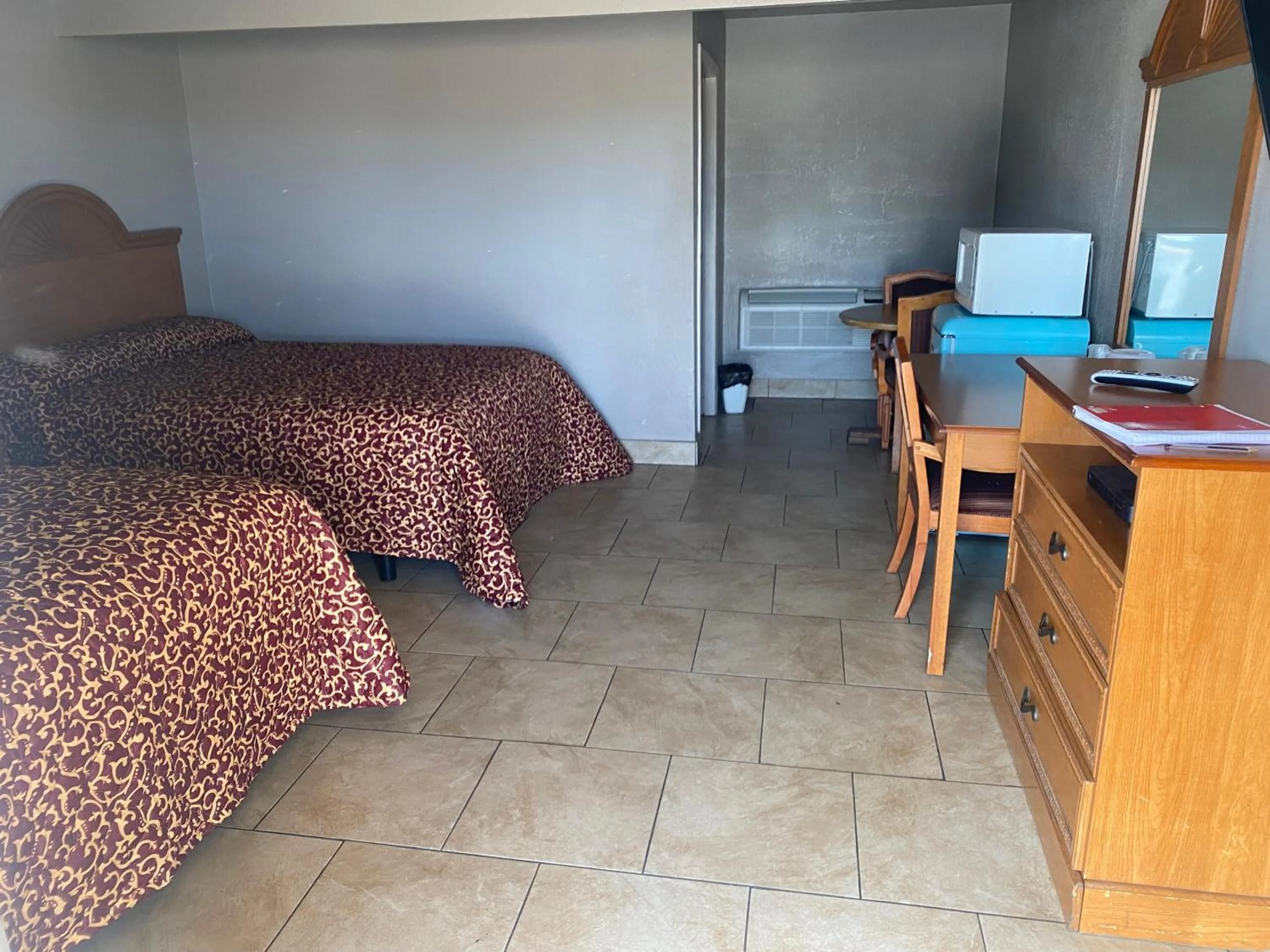 Bed in Apple Valley Motel