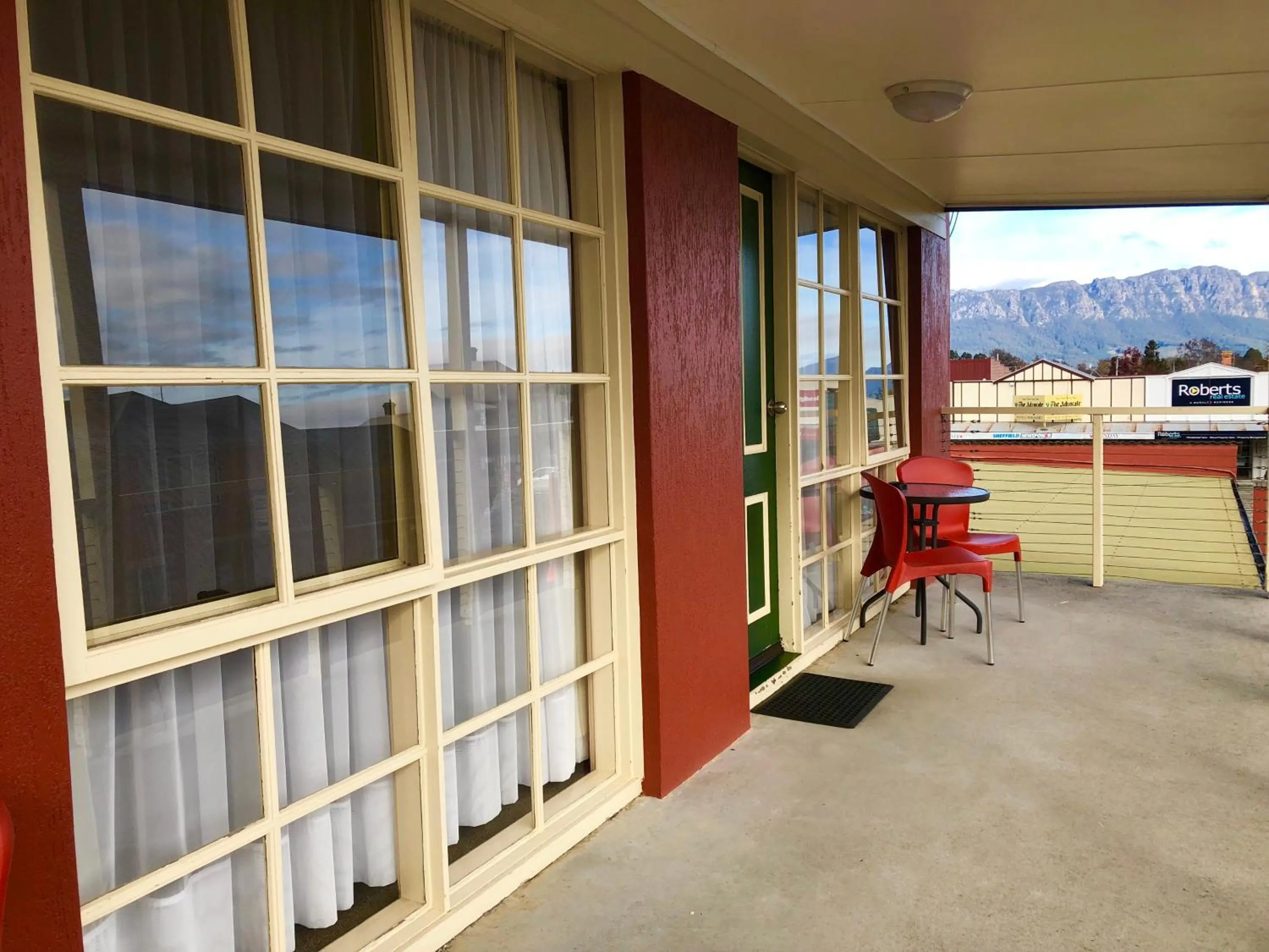 Mountain view in Sheffield Motor Inn