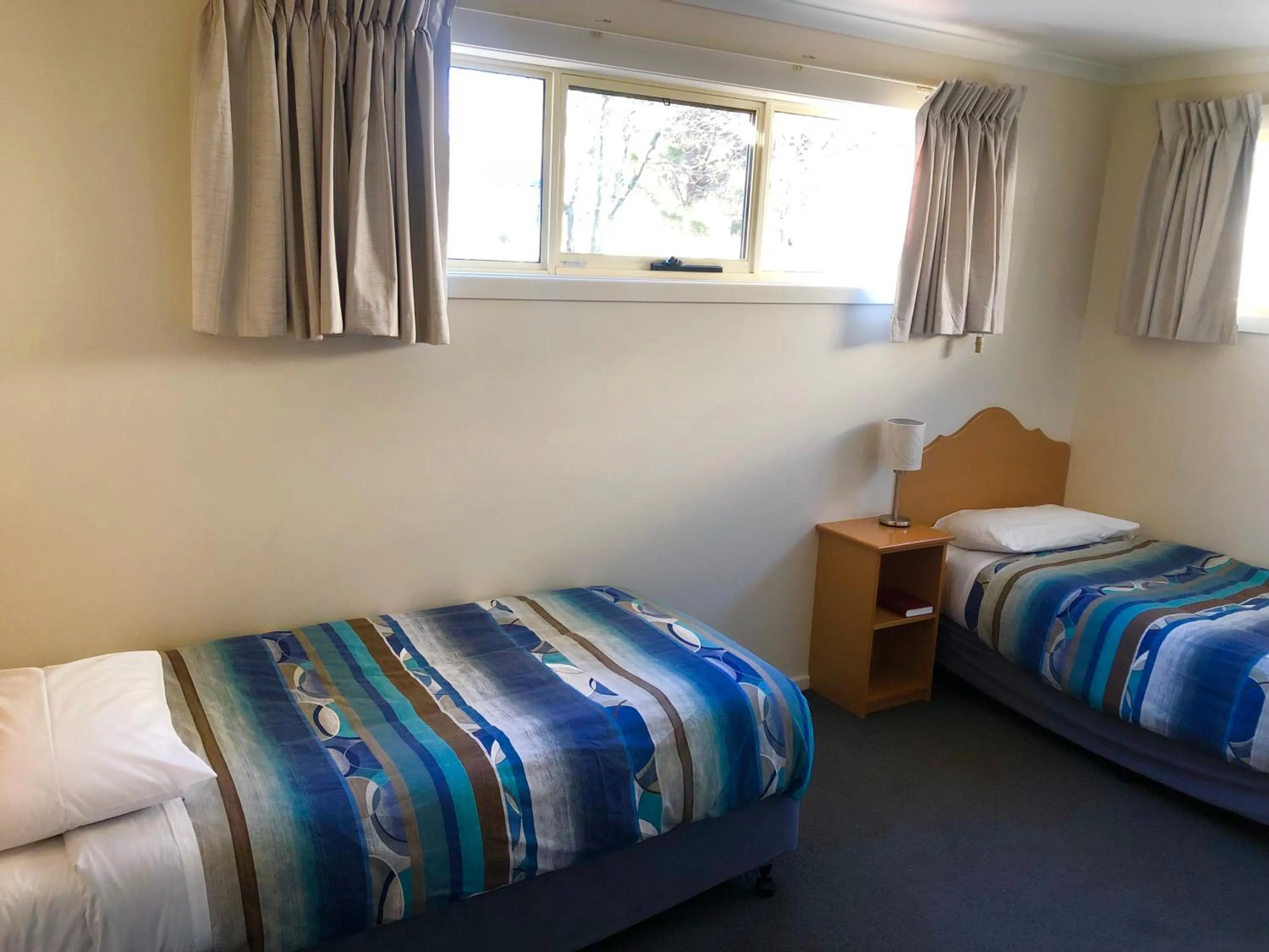 Bedroom, Bed in Sheffield Motor Inn