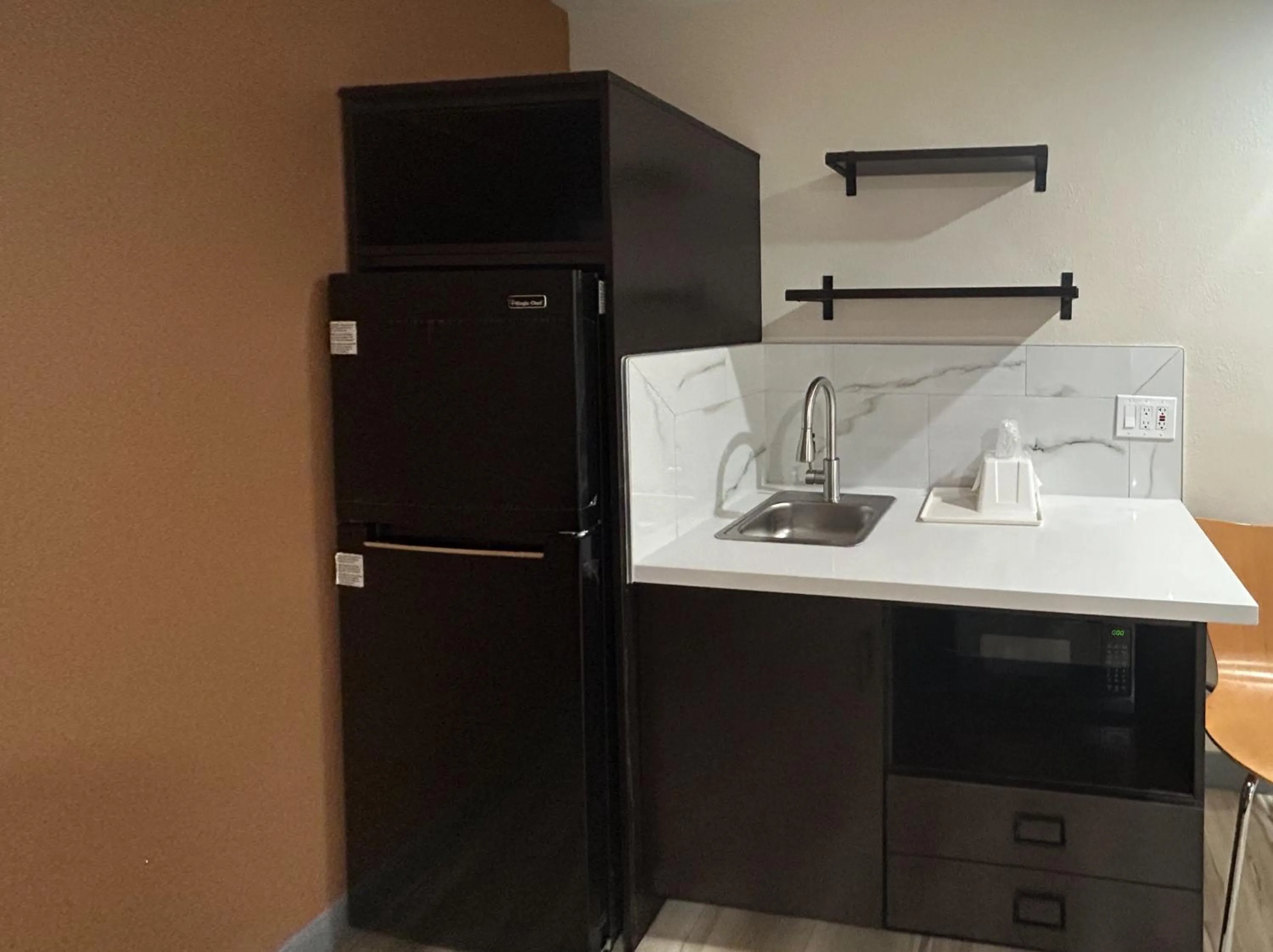 kitchen in Studio 6 Suites Cameron Park, CA Folsom