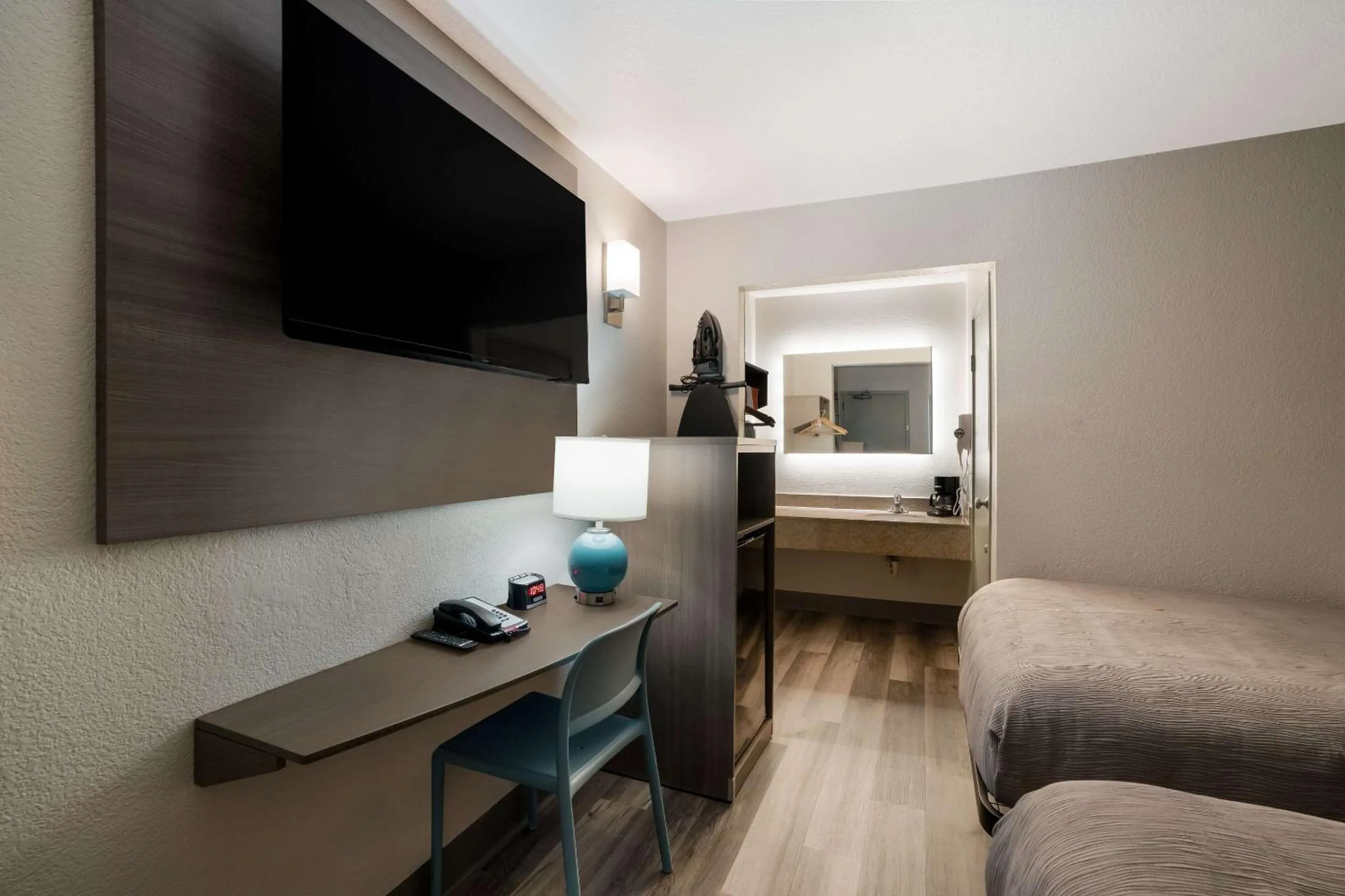 Bedroom in Quality Inn Elk Grove-Sacramento