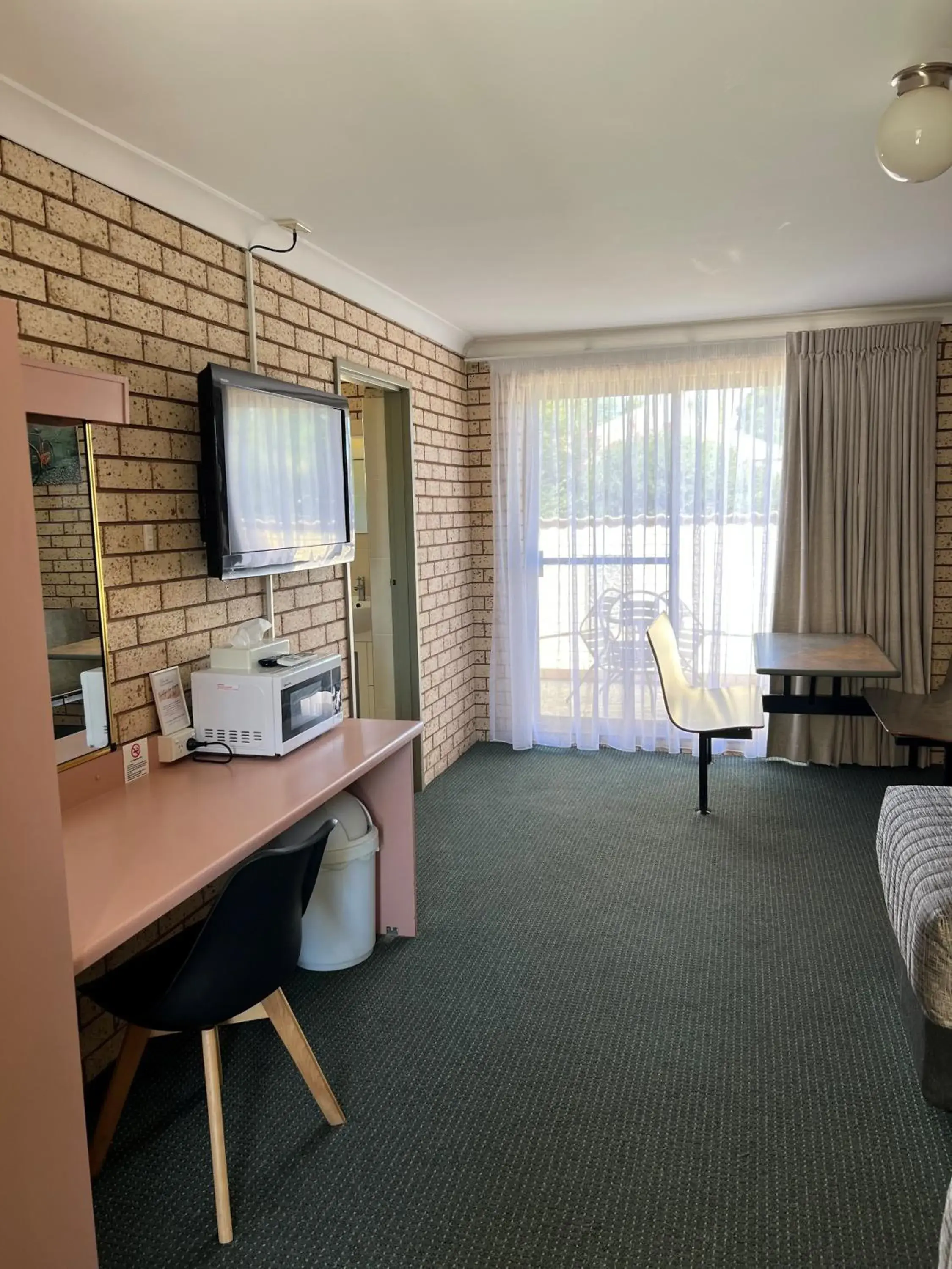 Deluxe Twin Room in Alamo Motor Inn Deluxe Twin Room in Alamo Motor Inn