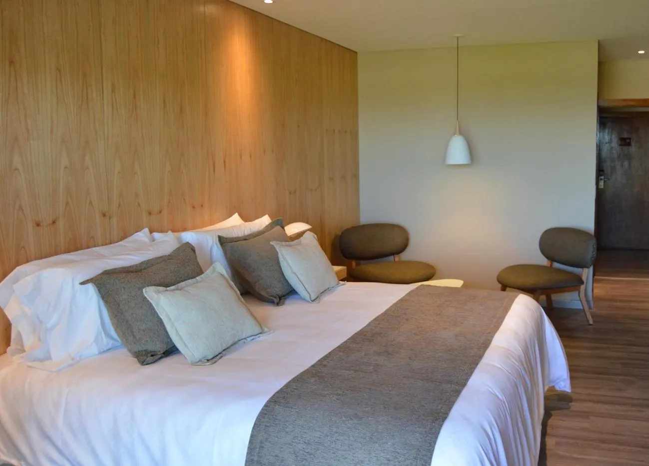 Bedroom, Bed in HOTEL TERMAS VICTORIA Wellness Spa