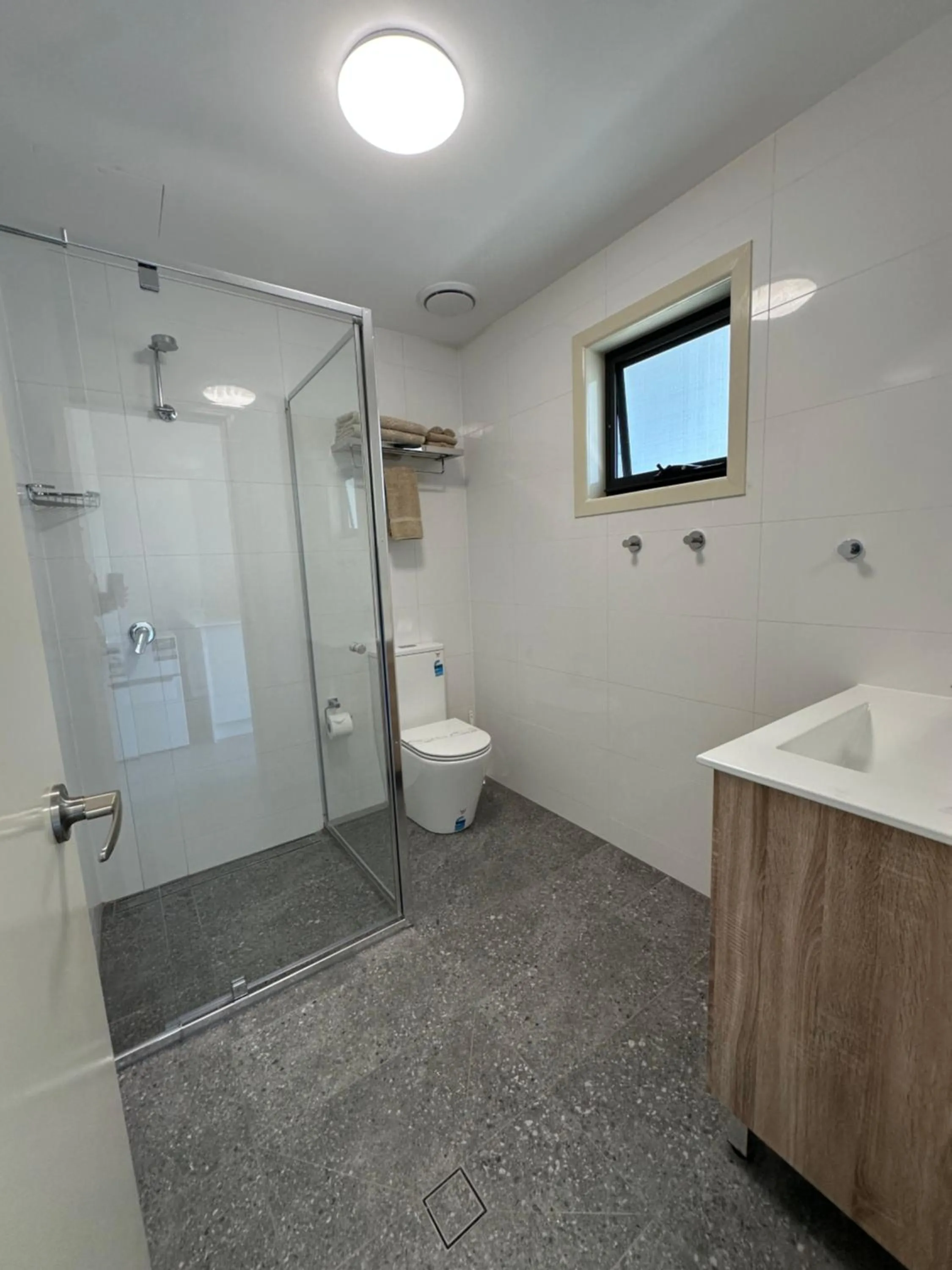 Shower in Travellers Motor Village