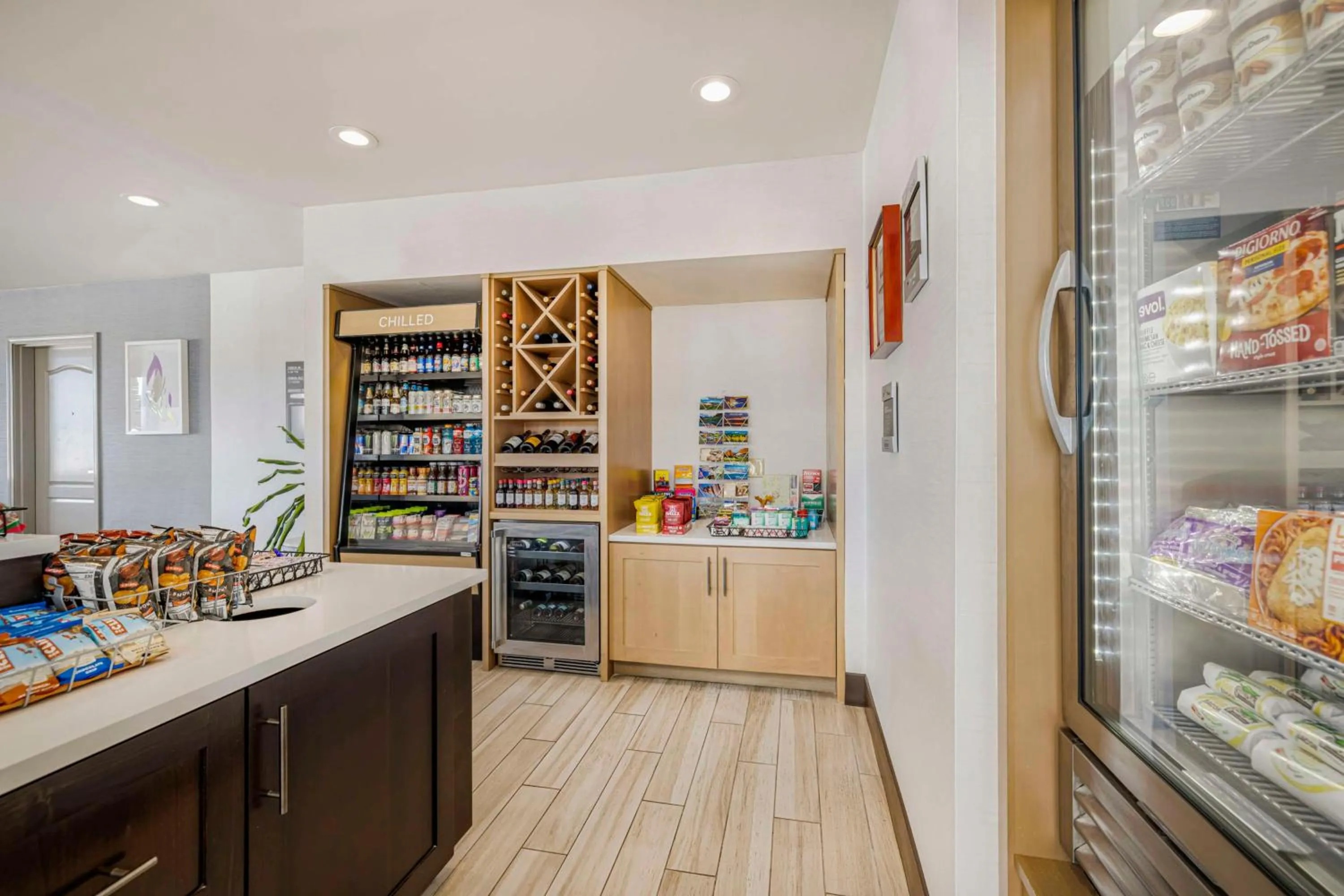 Restaurant/places to eat in Hilton Garden Inn Colorado Springs Airport