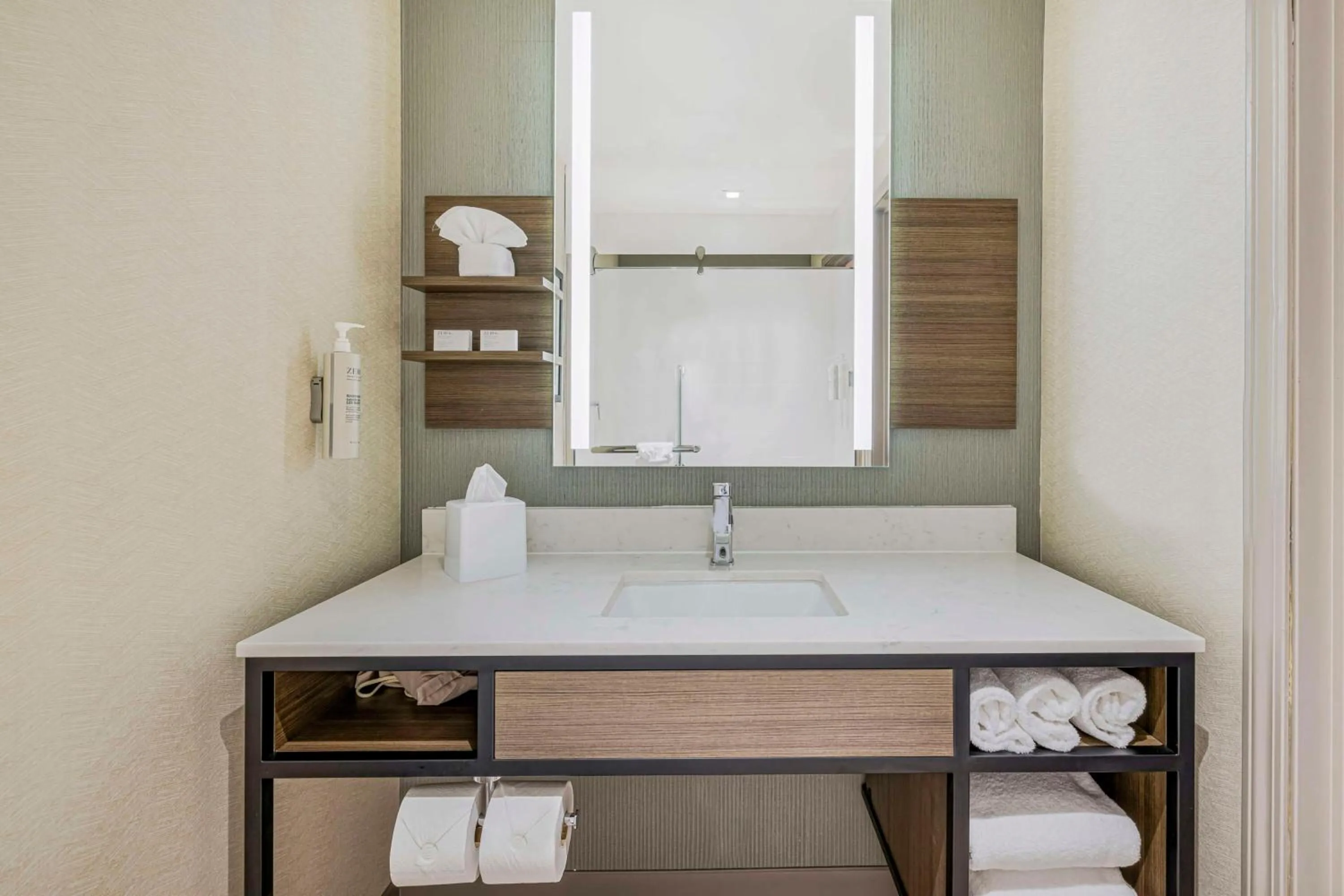 Bathroom in Hilton Garden Inn Colorado Springs Airport