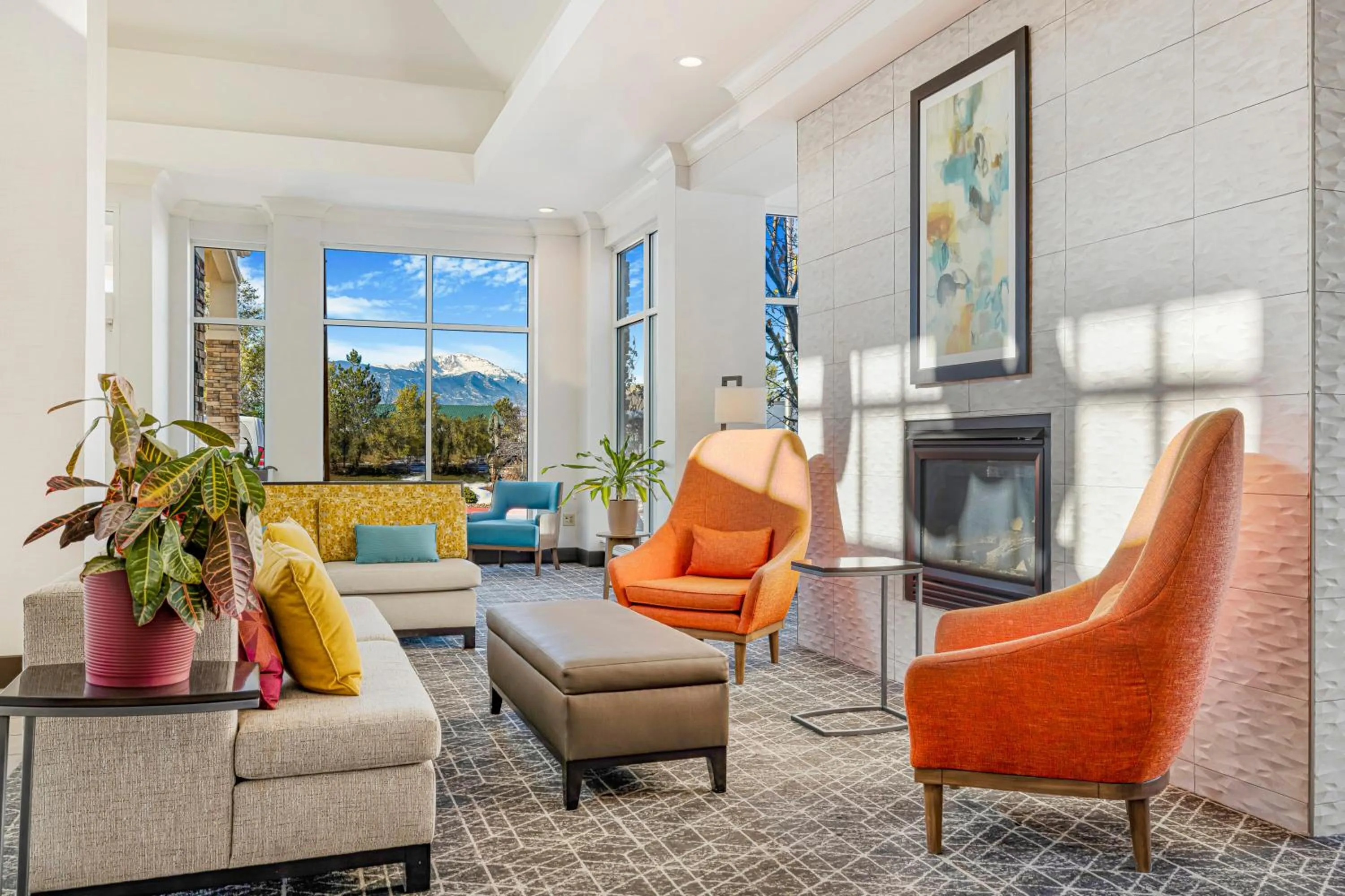 Seating area in Hilton Garden Inn Colorado Springs Airport