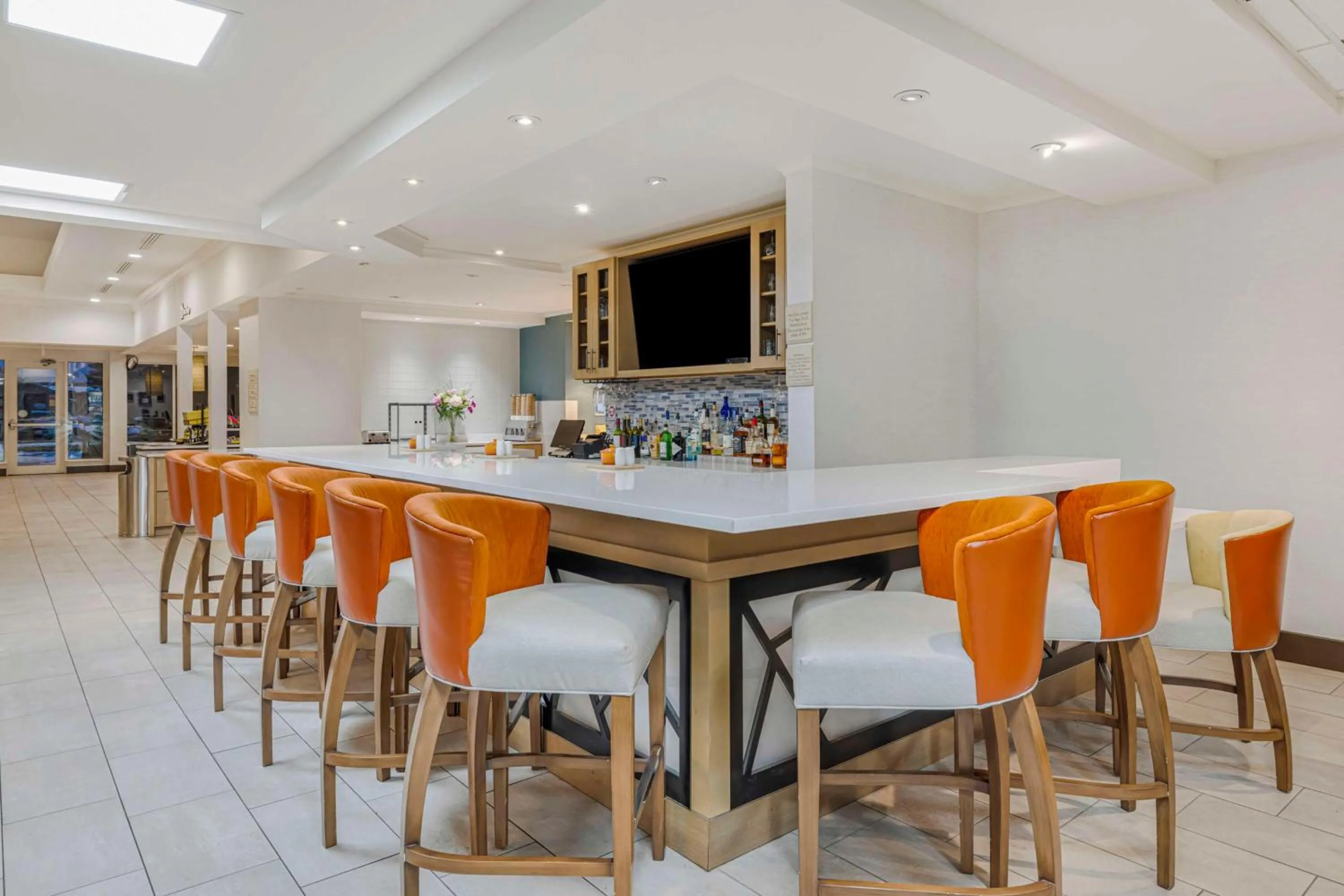 Lounge or bar in Hilton Garden Inn Colorado Springs Airport