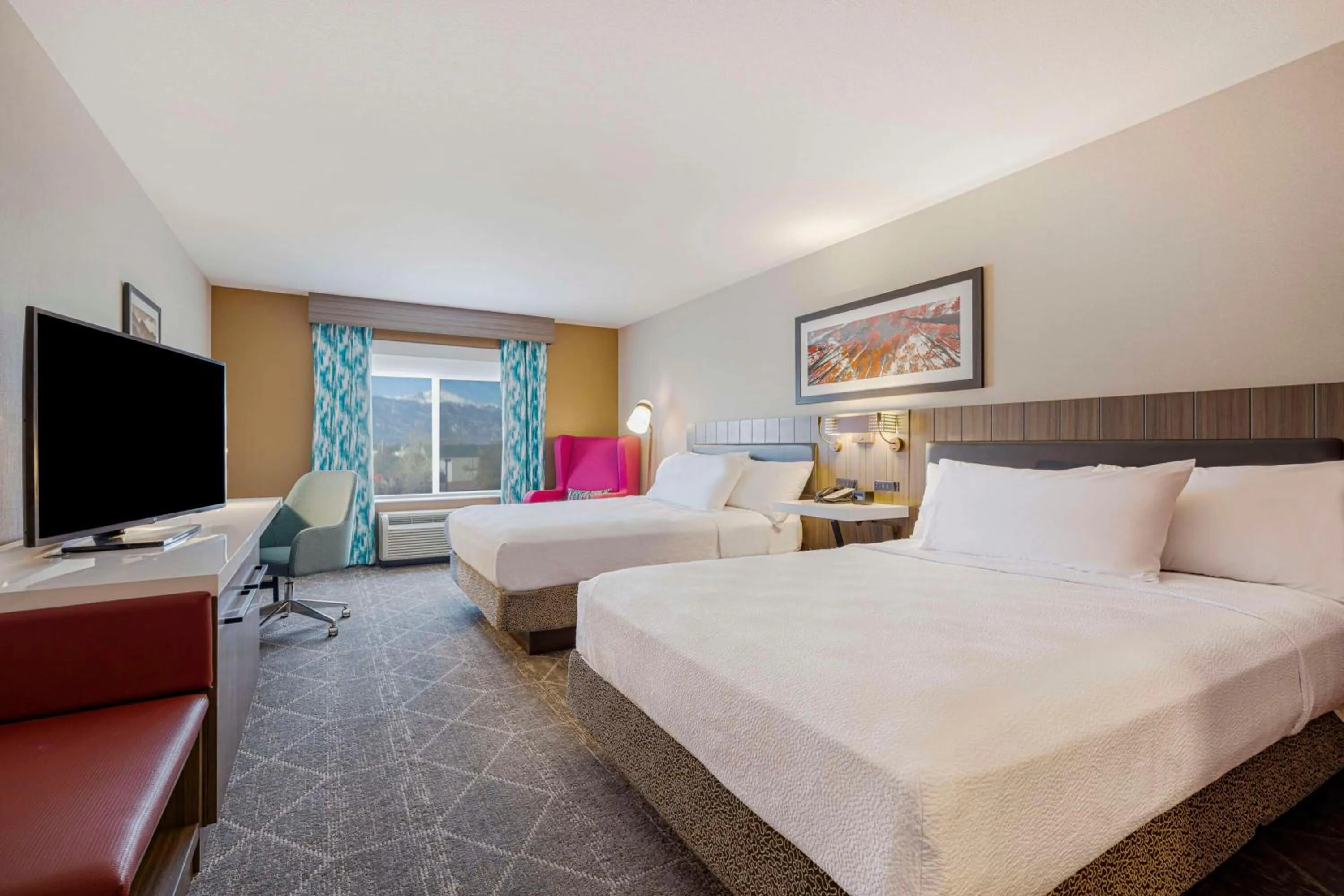 Bed in Hilton Garden Inn Colorado Springs Airport