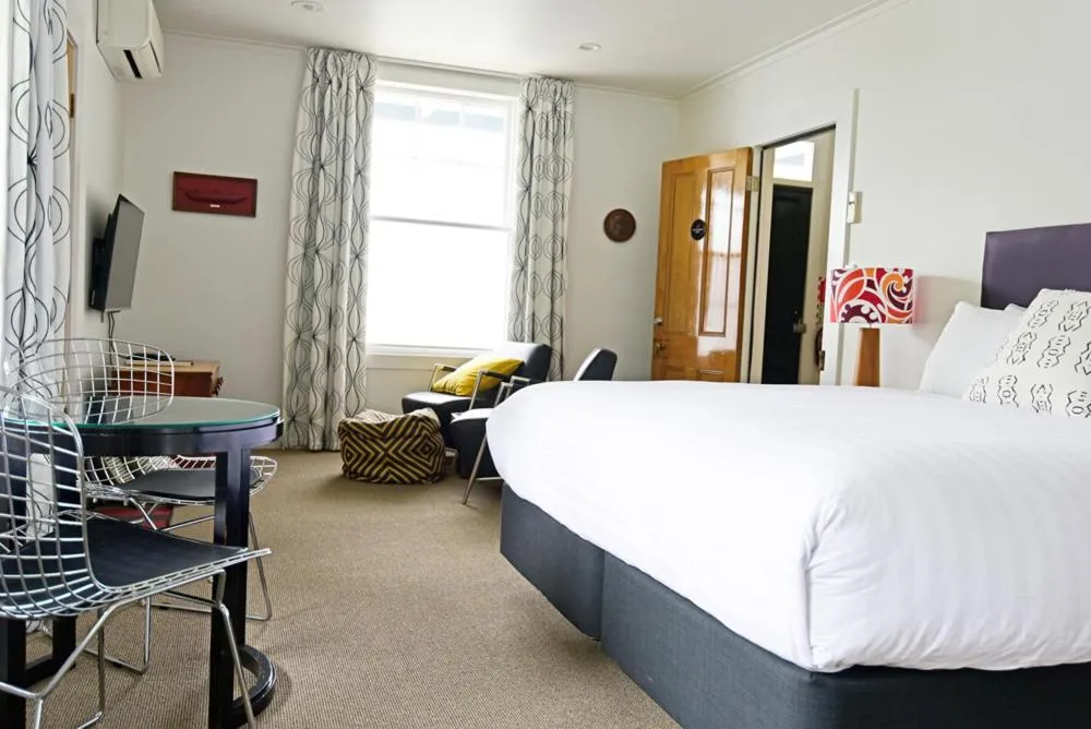 Bed in The Old Oak Boutique Hotel