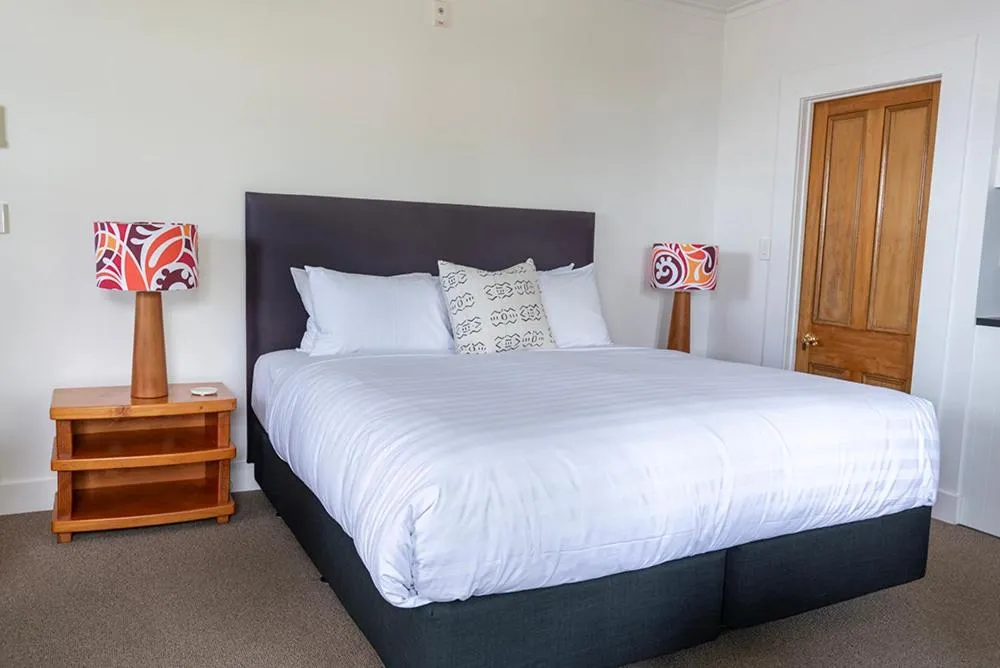 Bed in The Old Oak Boutique Hotel