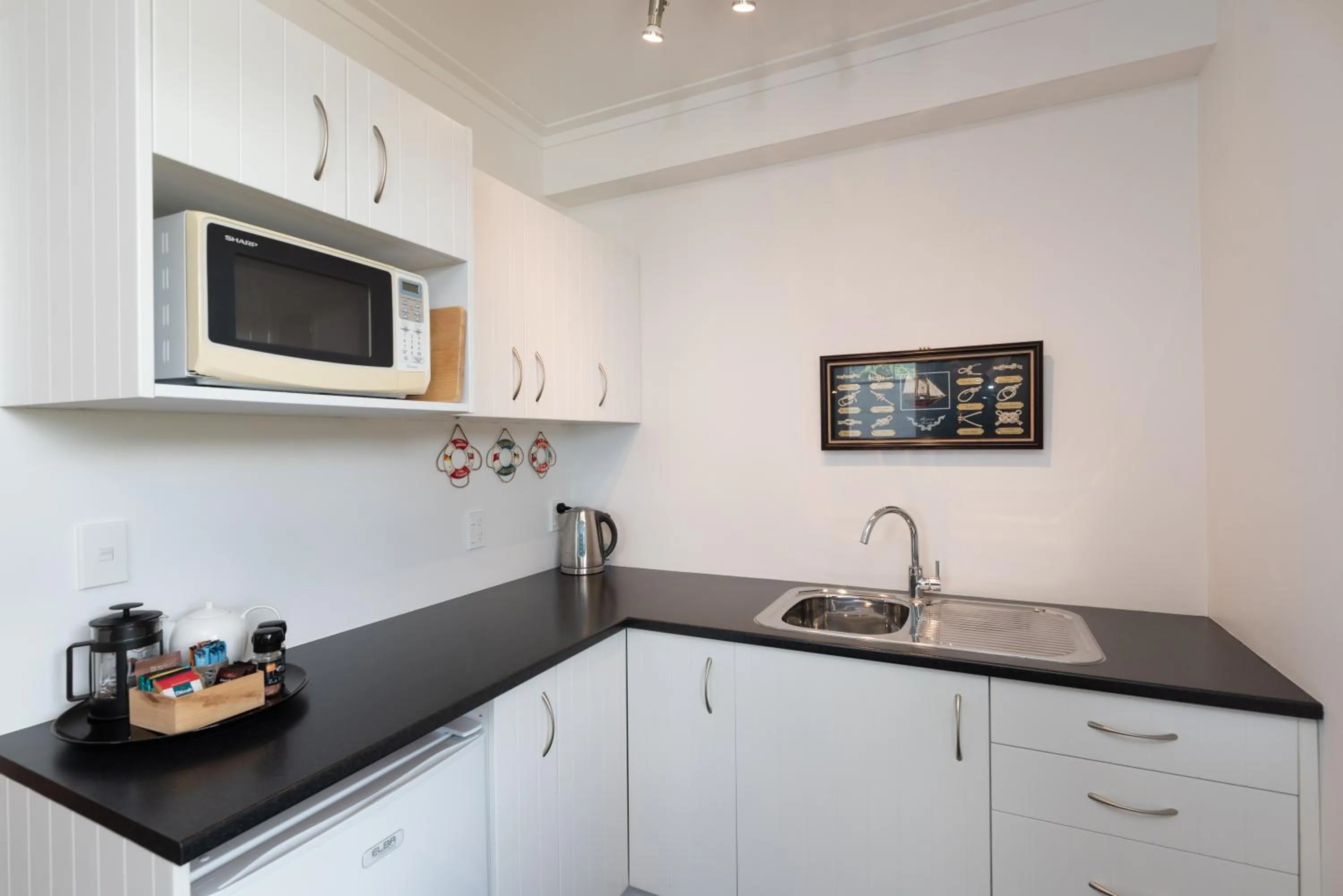 Coffee/tea facilities in The Old Oak Boutique Hotel