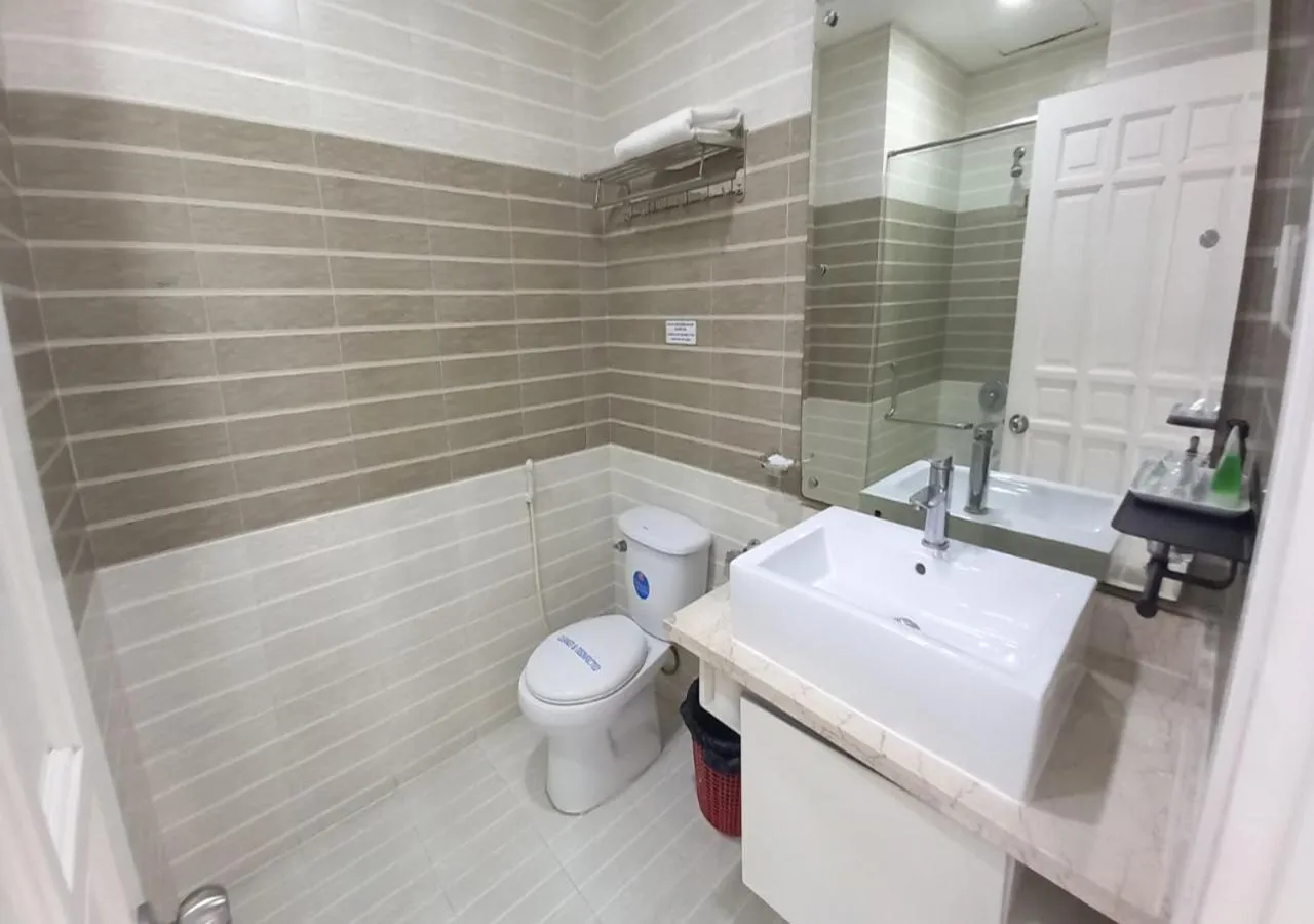 Toilet in Khai Hoan Apartment Hotel