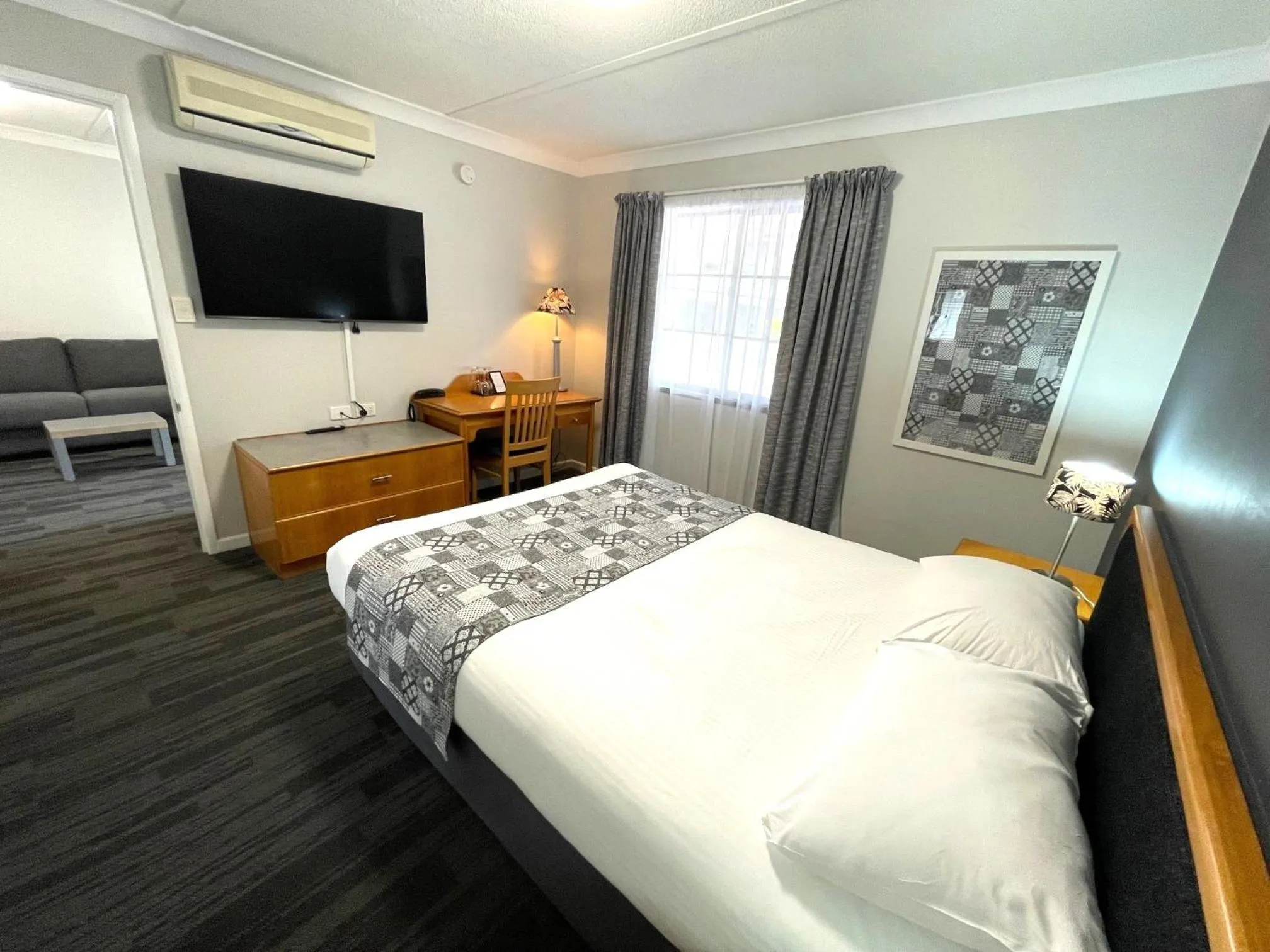 Bedroom, Bed in Country Motel Ipswich