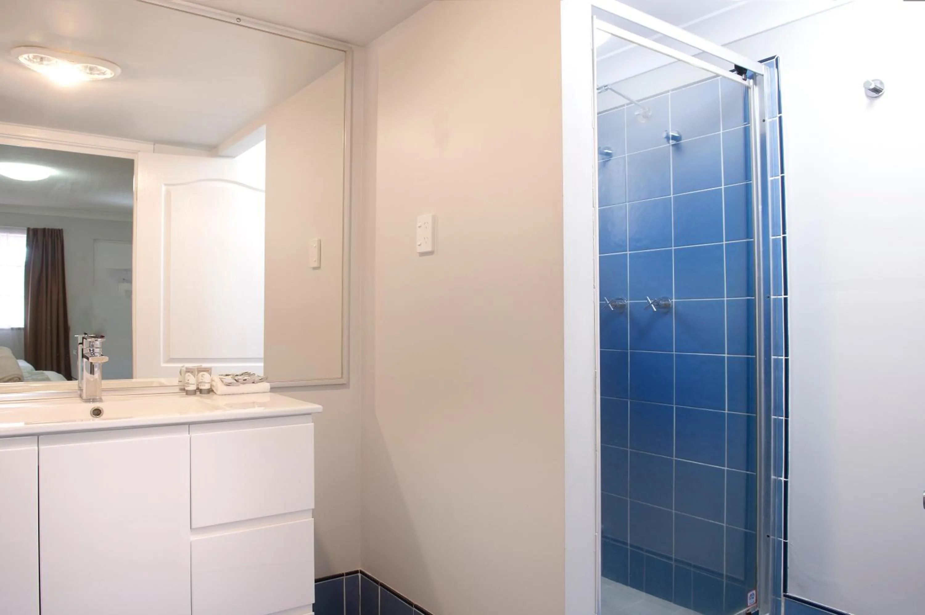 Bathroom in Country Motel Ipswich