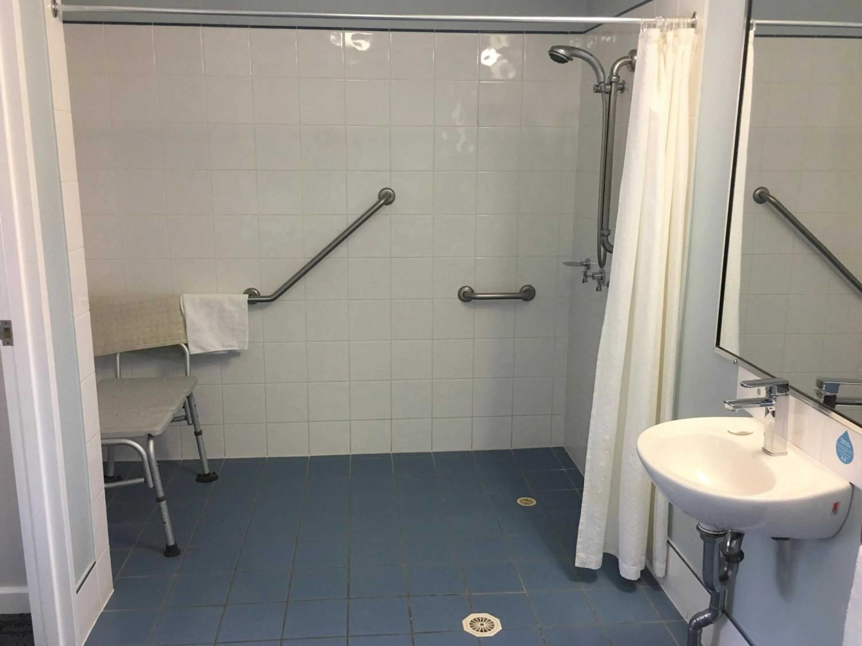 Shower in Country Motel Ipswich