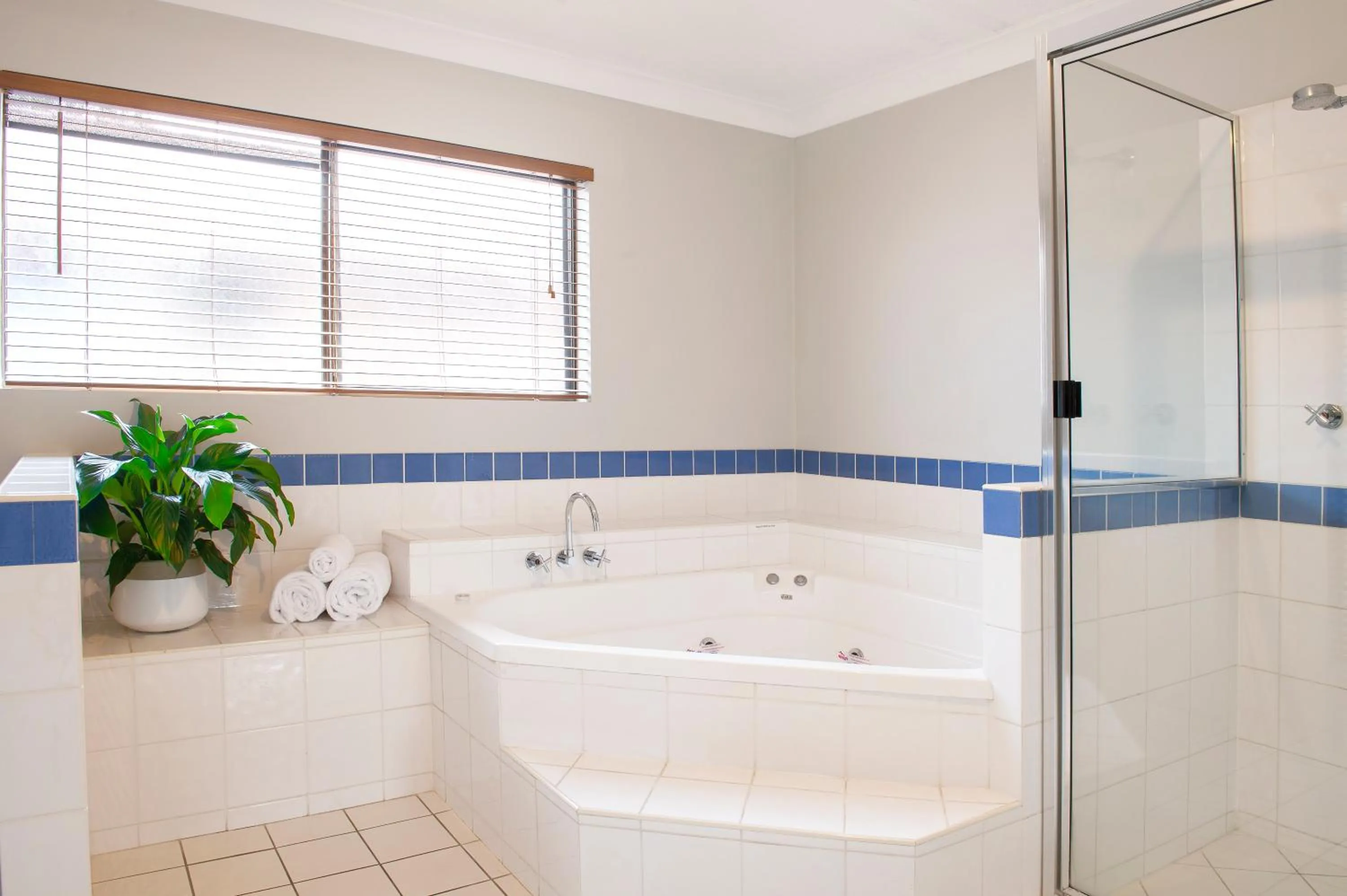 Bathroom in Country Motel Ipswich