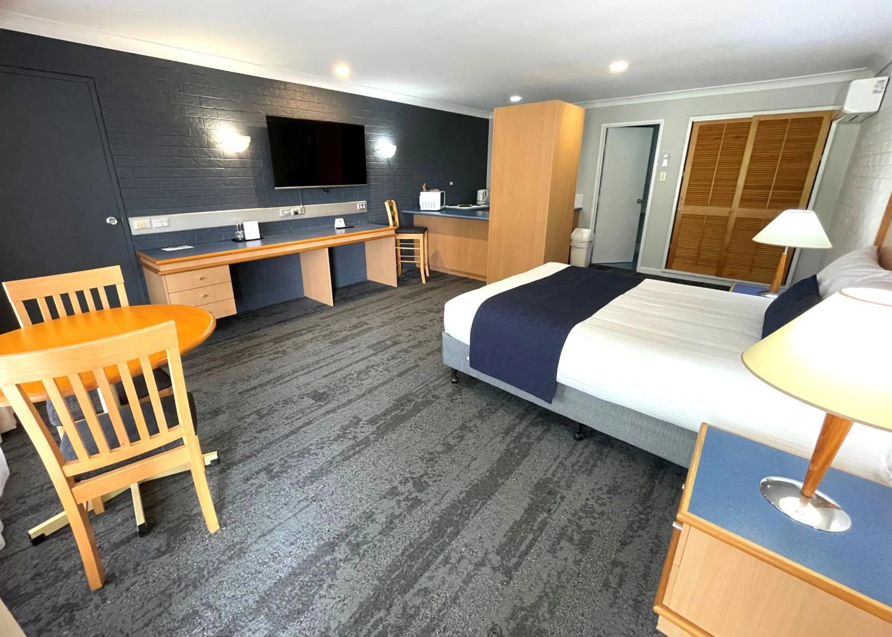 Photo of the whole room, Bed in Country Motel Ipswich