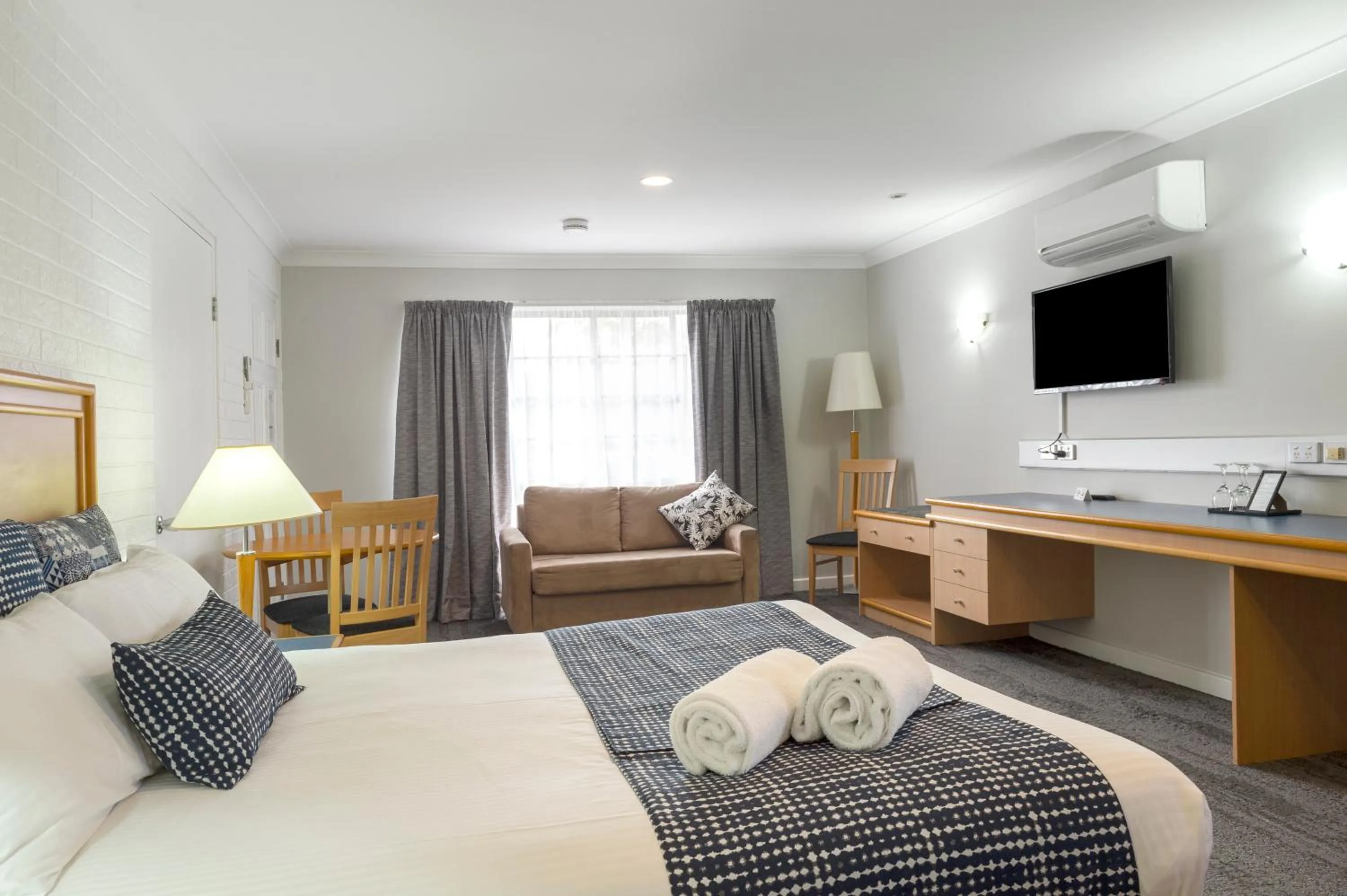 TV and multimedia, Bed in Country Motel Ipswich