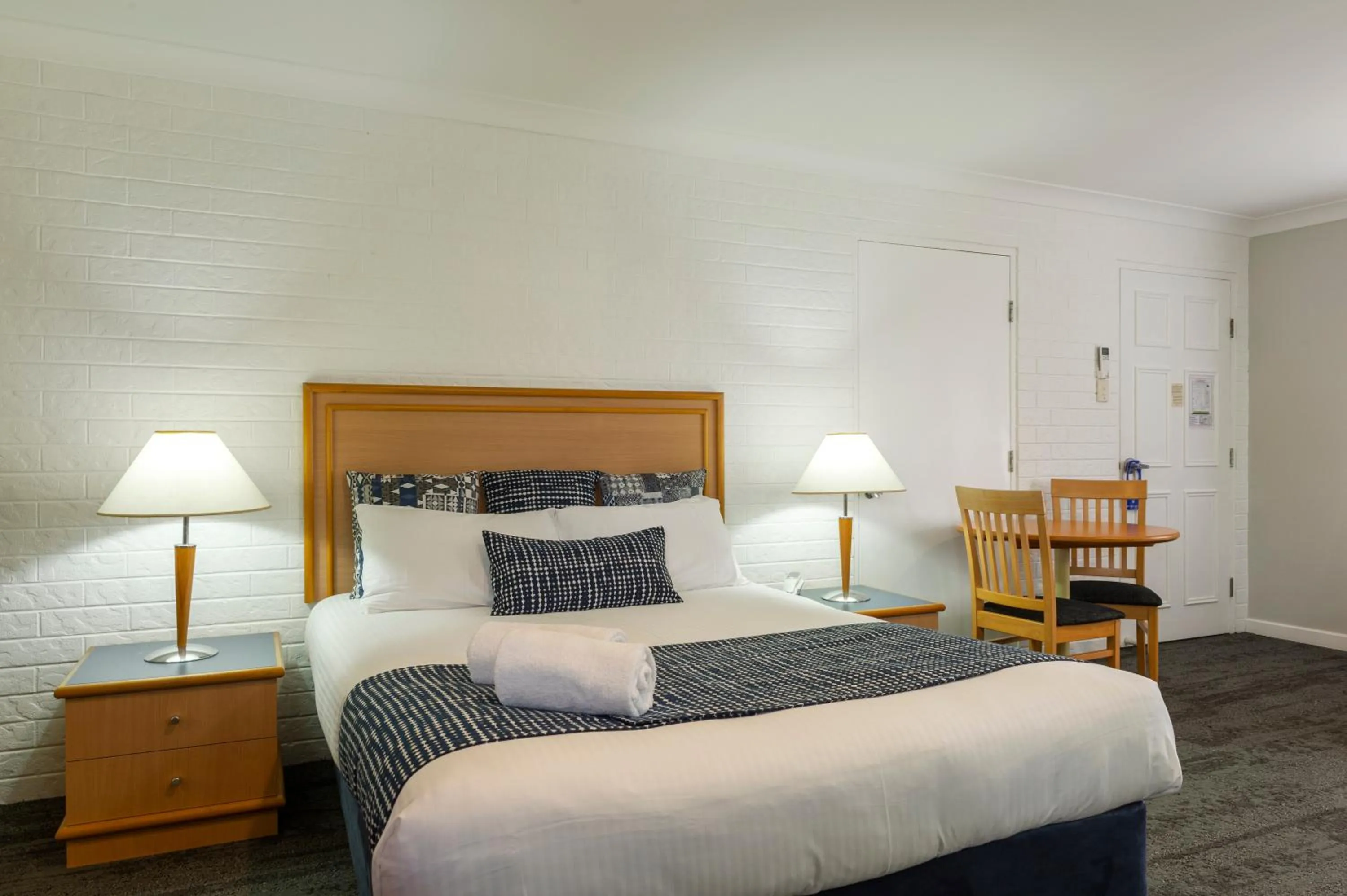 Bedroom, Bed in Country Motel Ipswich