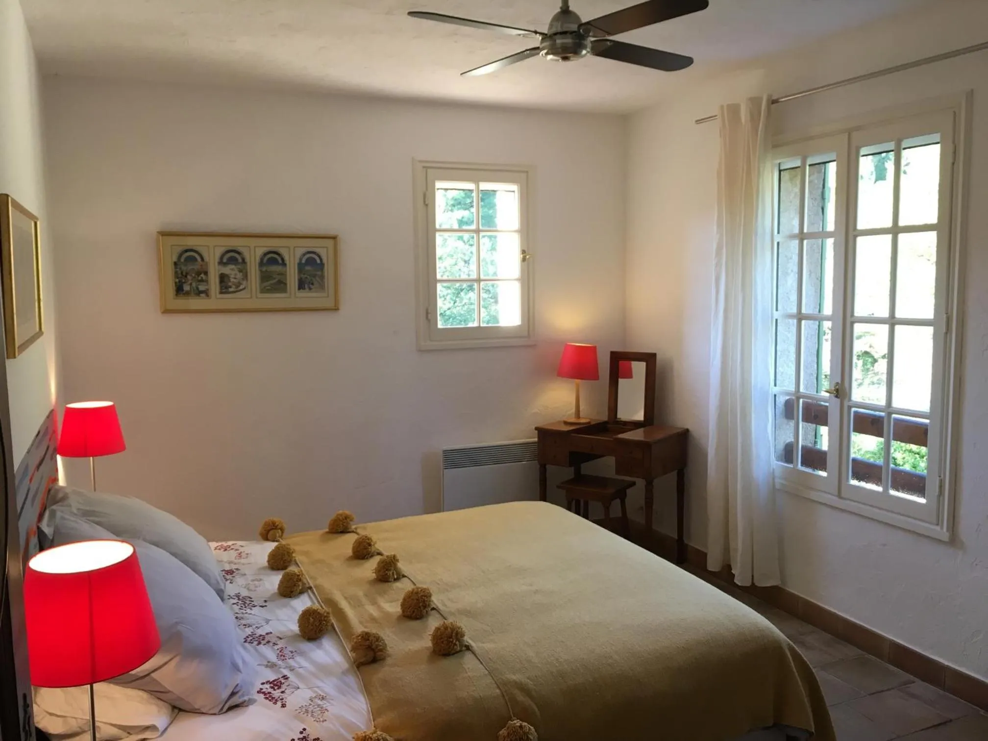 Bedroom, Bed in Villa Fontane Provence