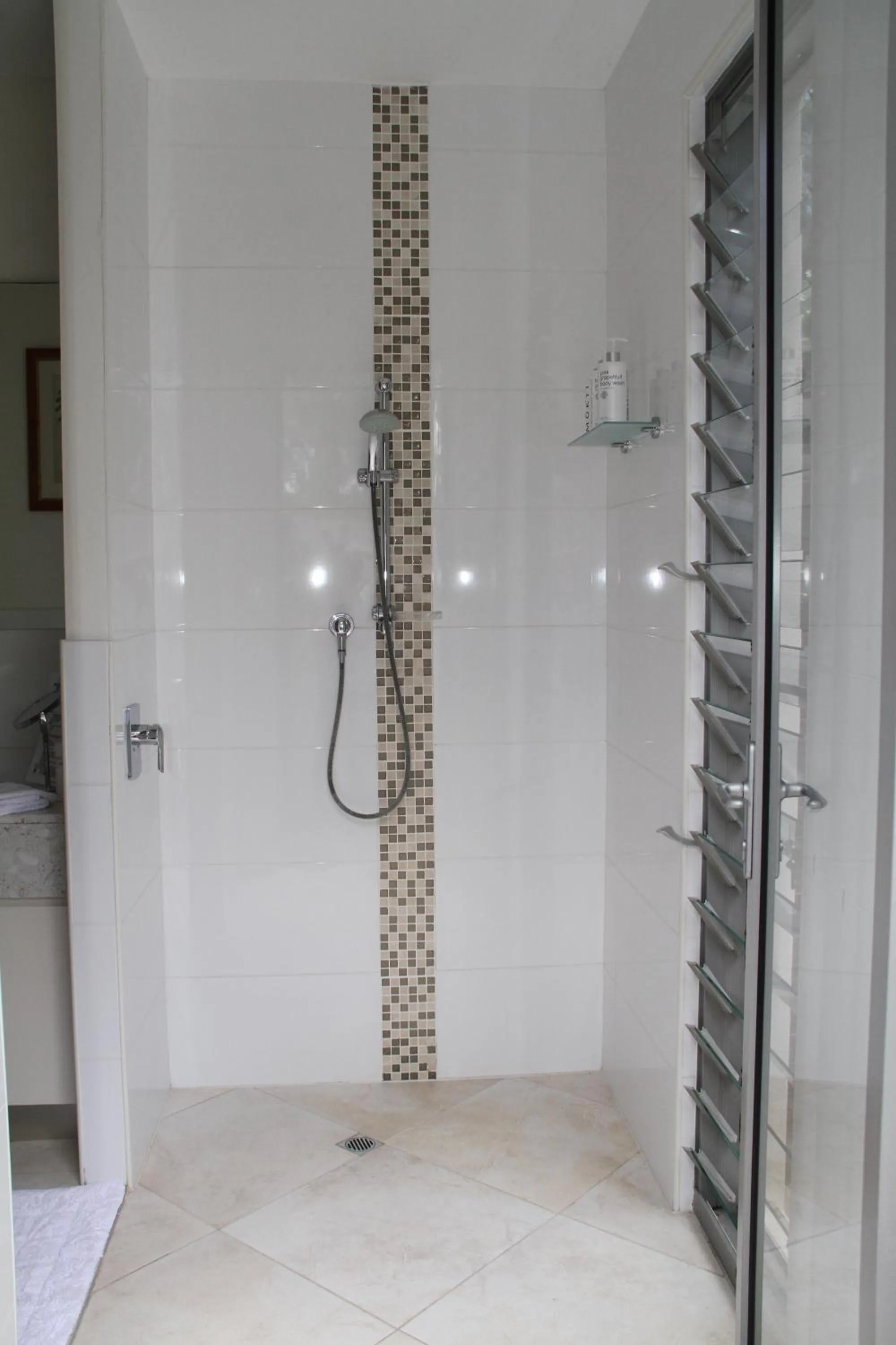 Shower in Alaya Verde Bed & Breakfast