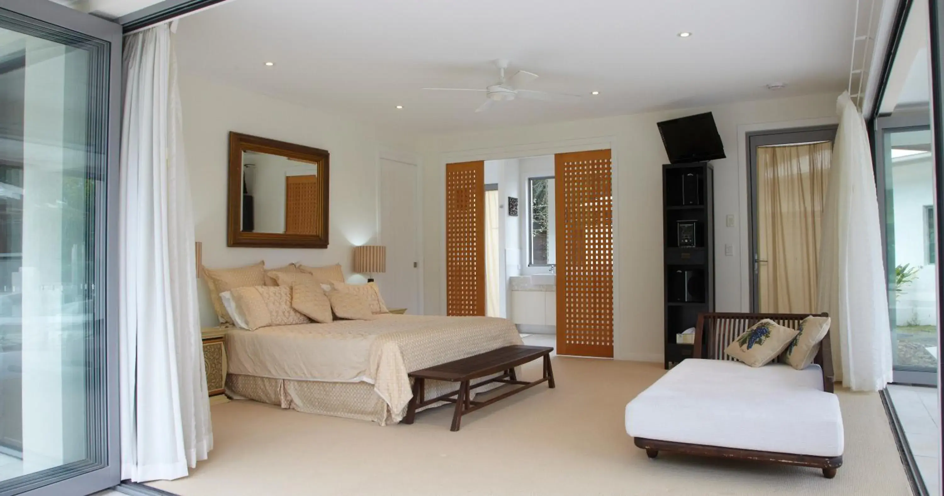 Gold Luxury Double Room in Alaya Verde Bed & Breakfast Gold Luxury Double Room in Alaya Verde Bed & Breakfast