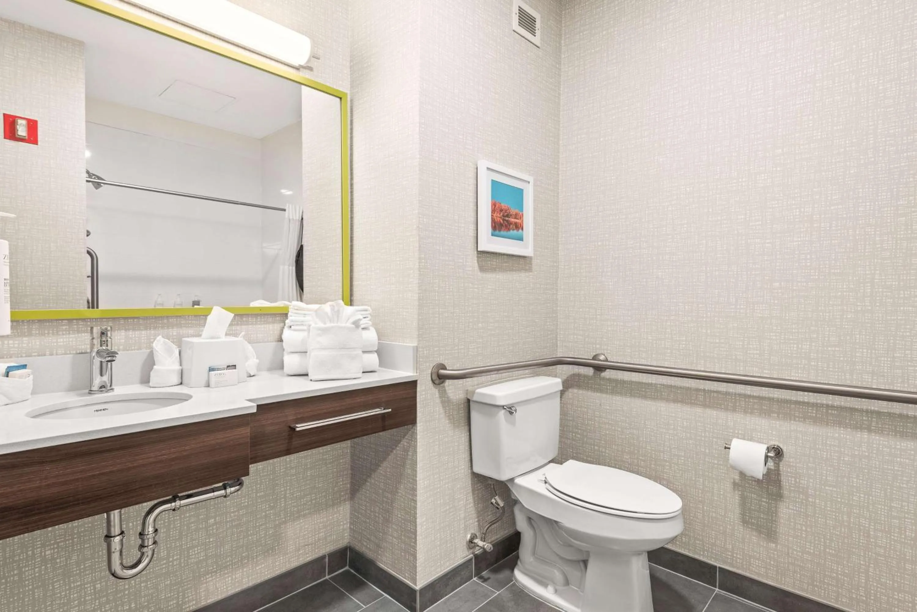 Bathroom in Hampton Inn Columbus-North