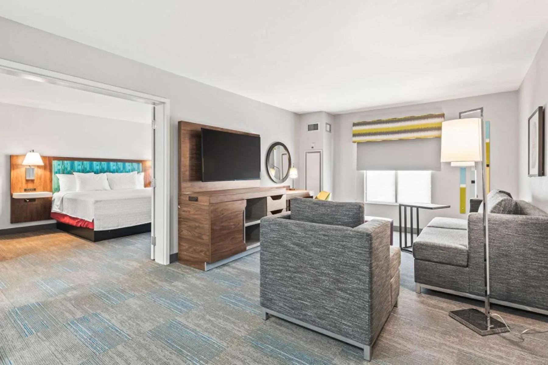 Living room, Bed in Hampton Inn Columbus-North