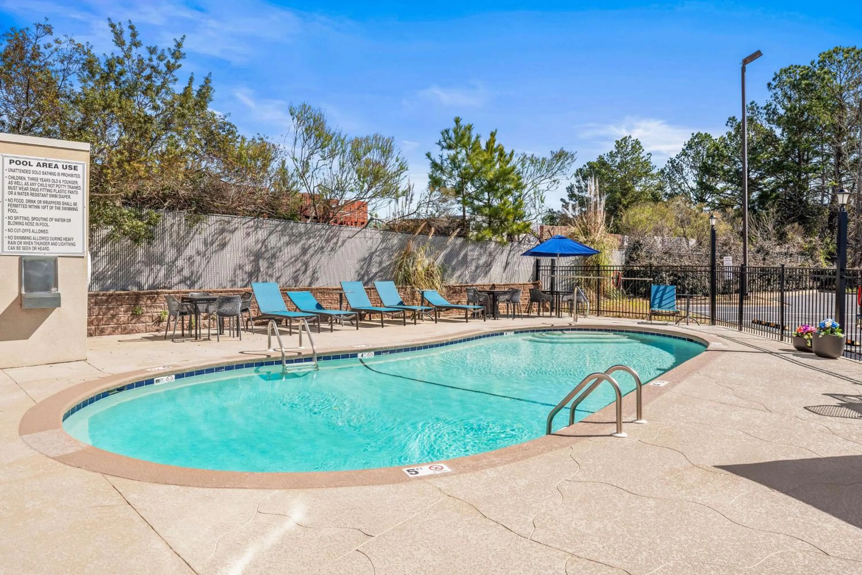 Pool view in Hampton Inn Columbus-North