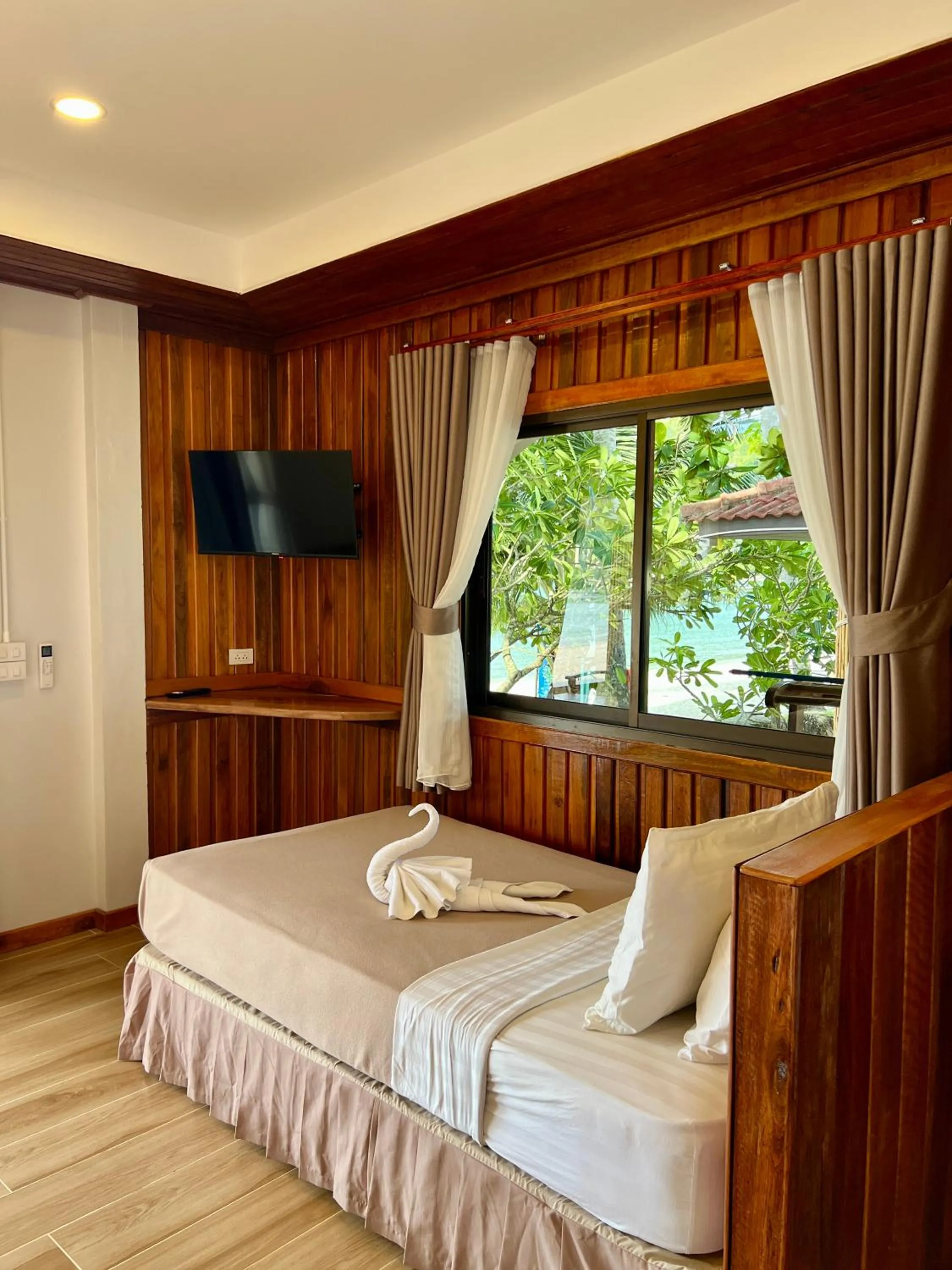 Bed in Pen's Bungalow Koh Phangan