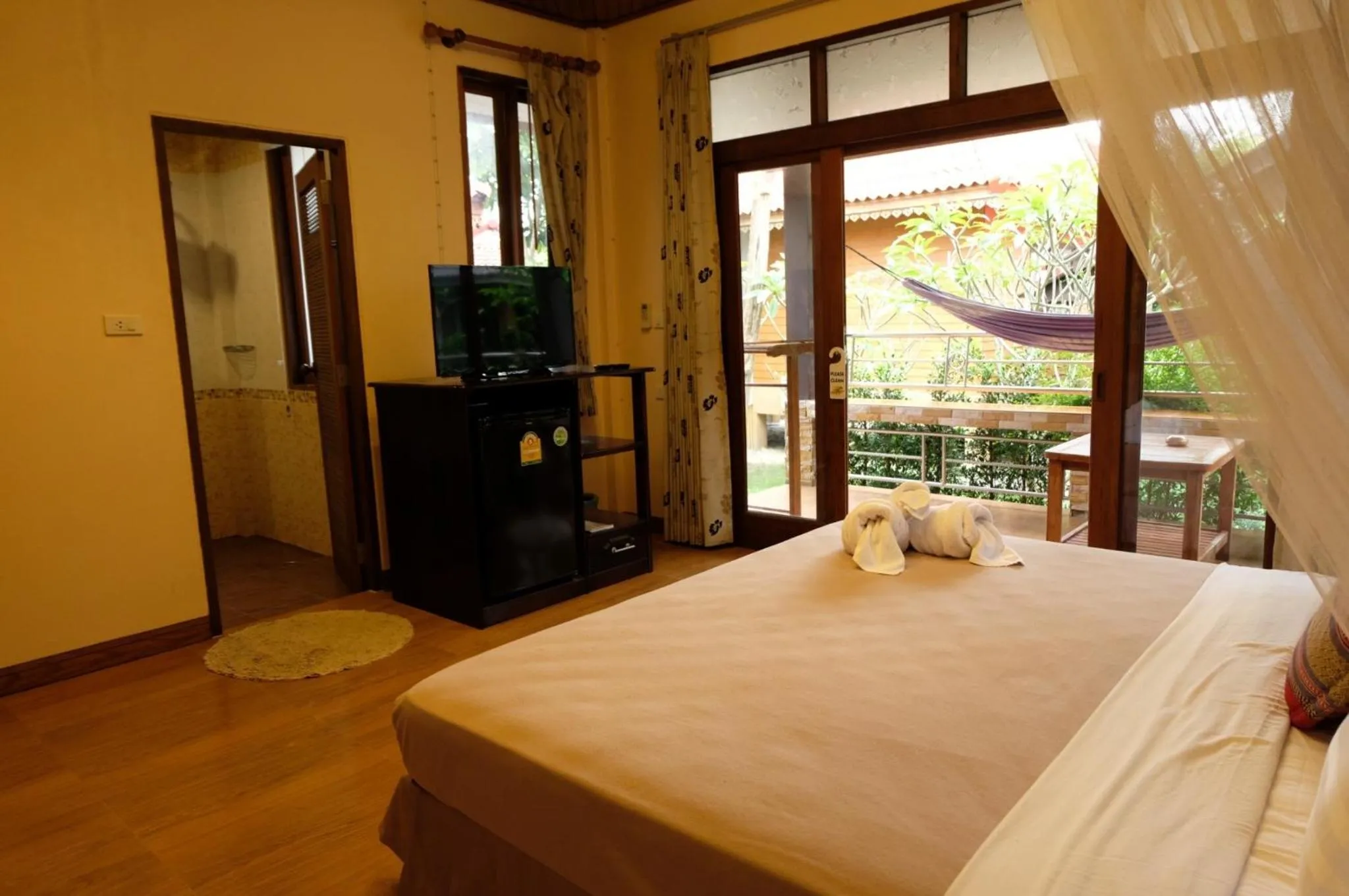 Bedroom, Bed in Pen's Bungalow Koh Phangan