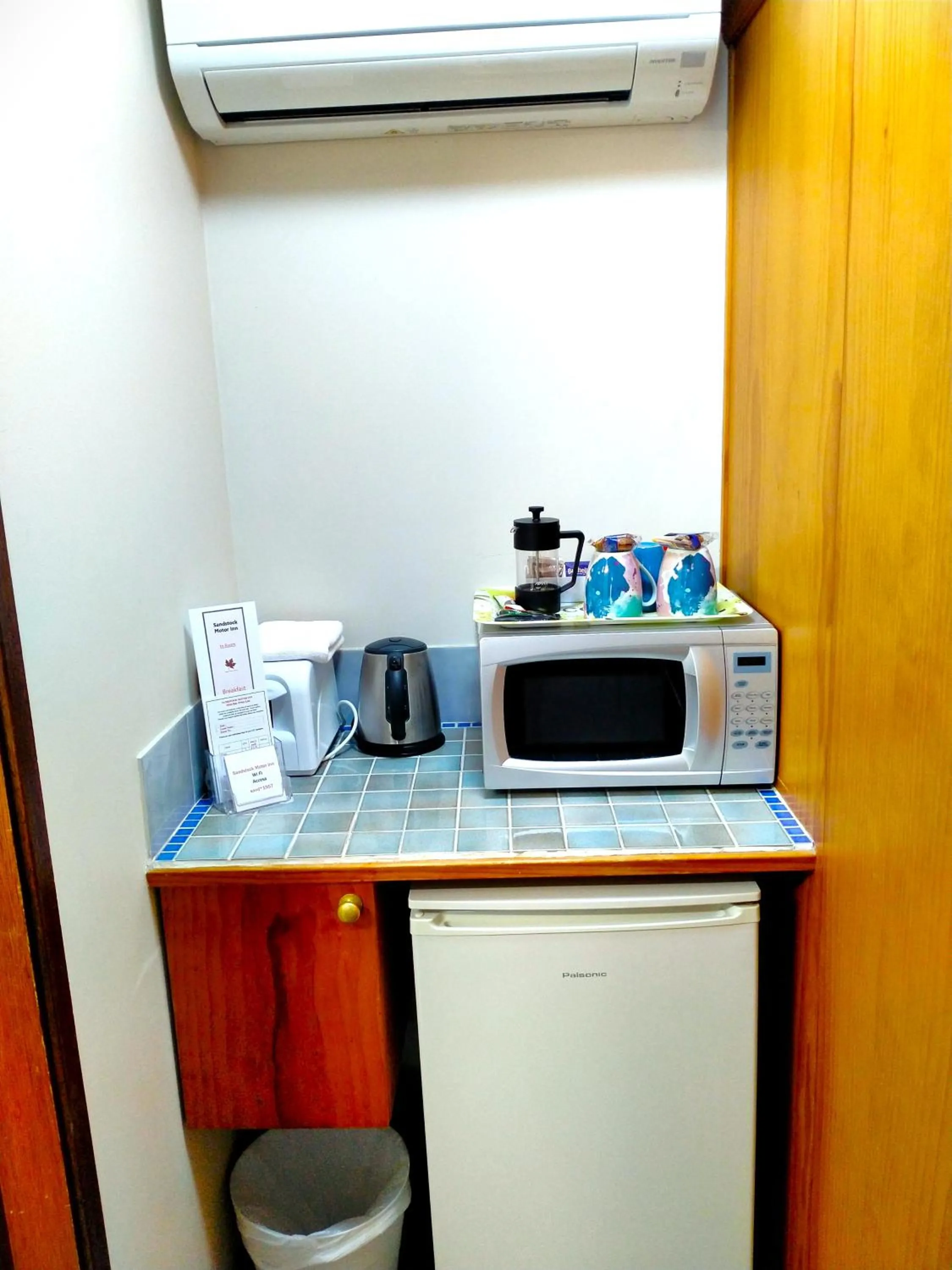 Kitchen or kitchenette in Sandstock Motor Inn Armidale