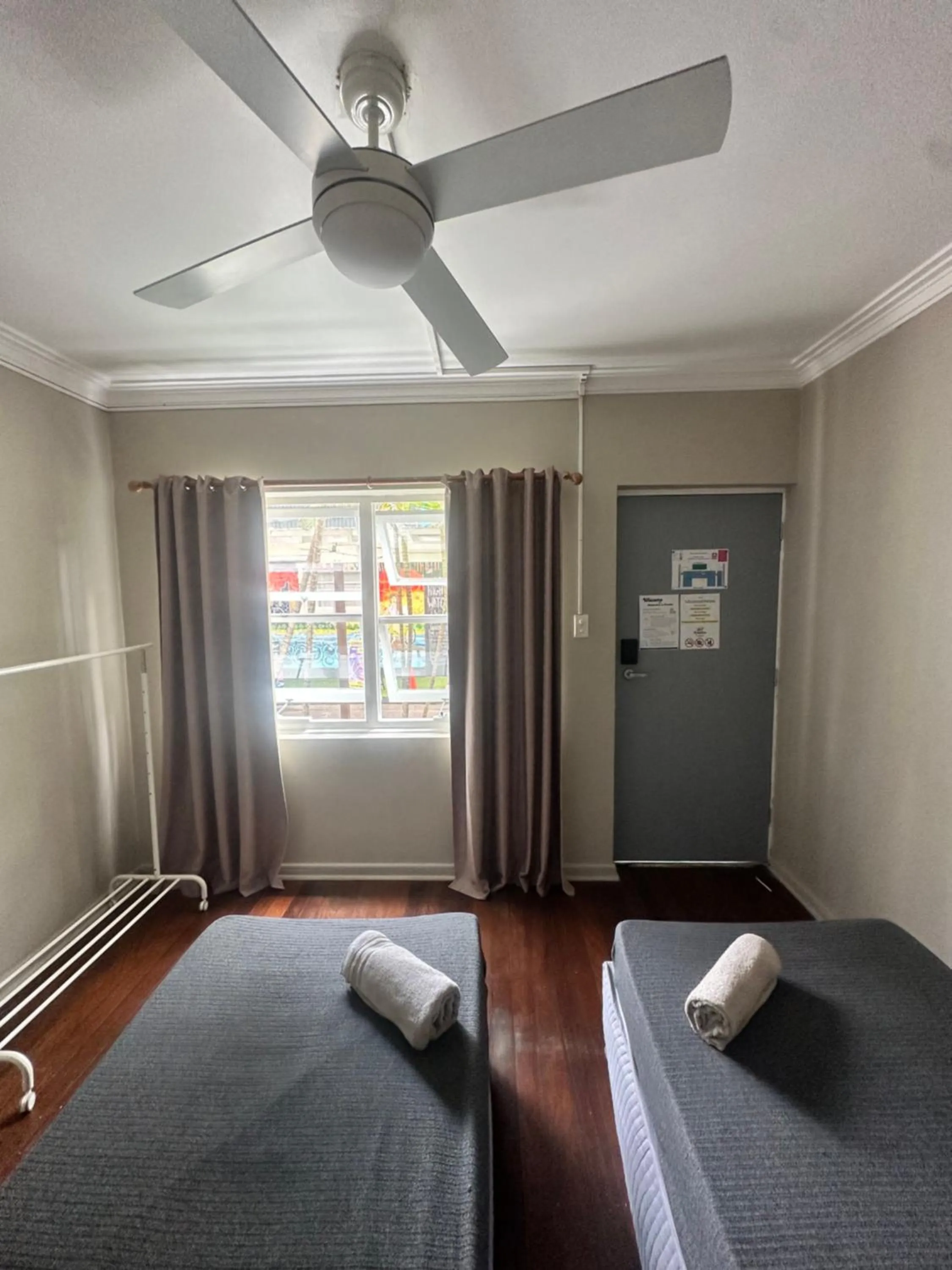 Bedroom, Bed in Backpackers In Paradise 18-35 Hostel