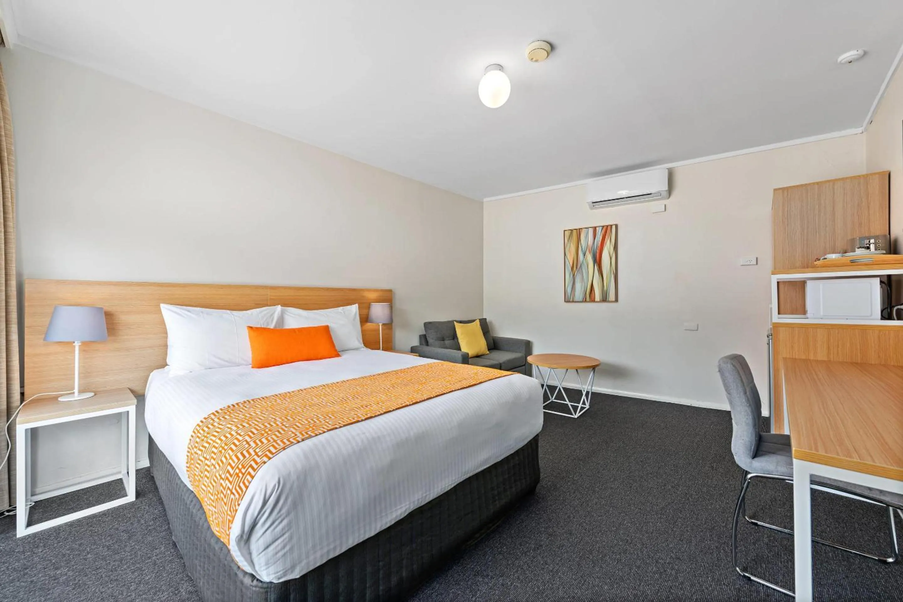 Bedroom, Bed in Comfort Inn & Suites Lakes Entrance