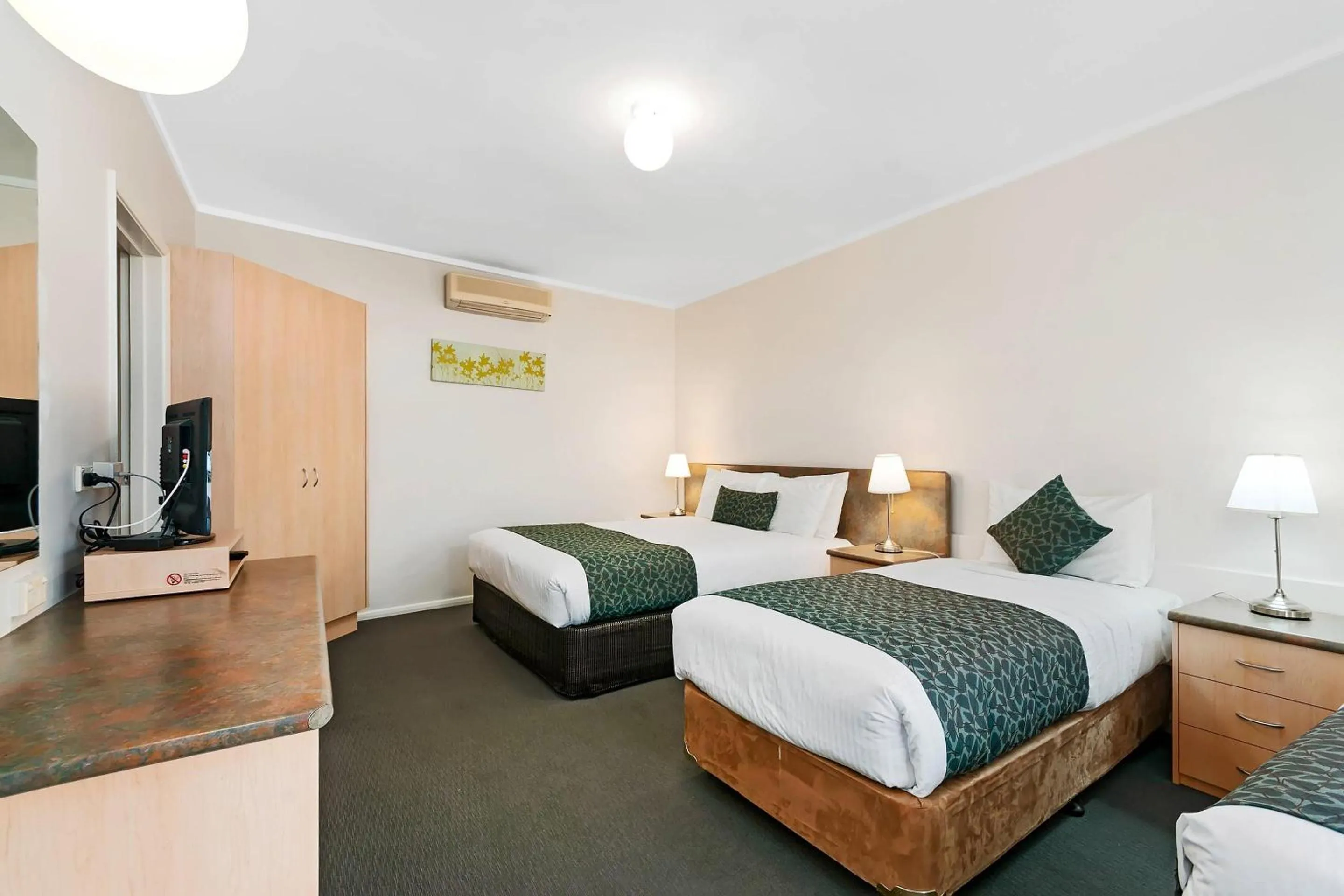 Bedroom, Bed in Comfort Inn & Suites Lakes Entrance
