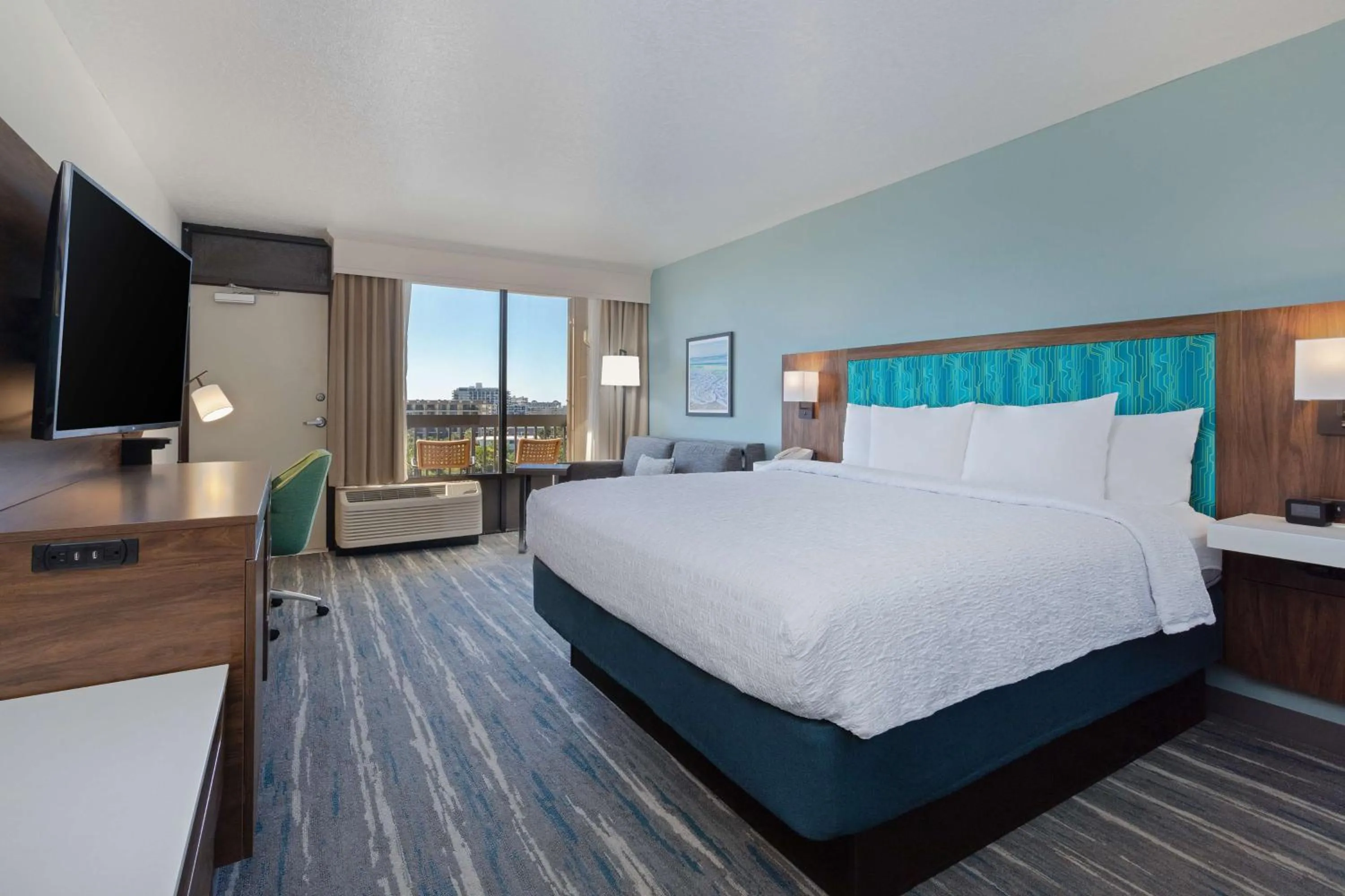 Bed in Hampton Inn Cocoa Beach