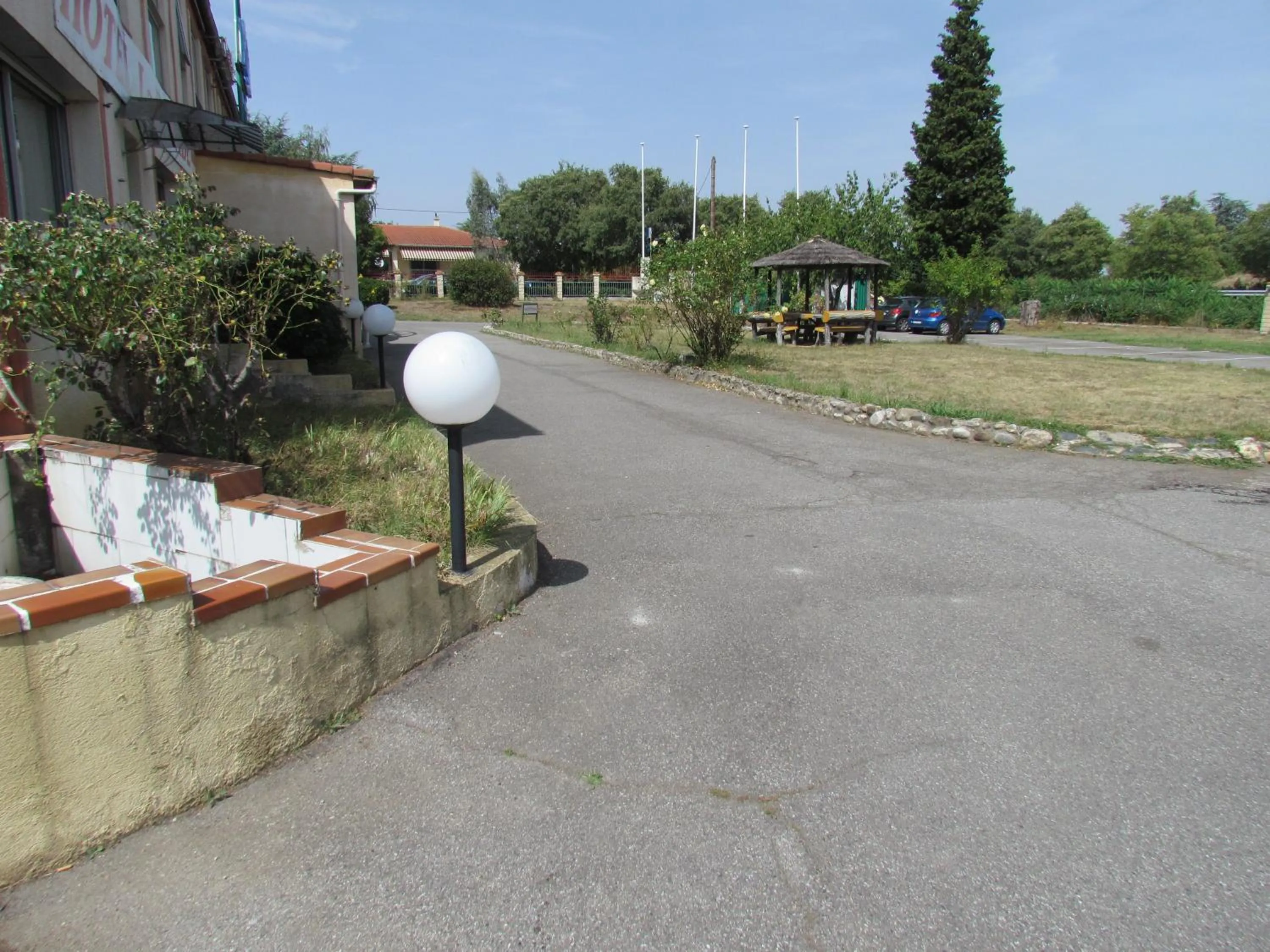 Facade/entrance in Dortoirs Rocade 2