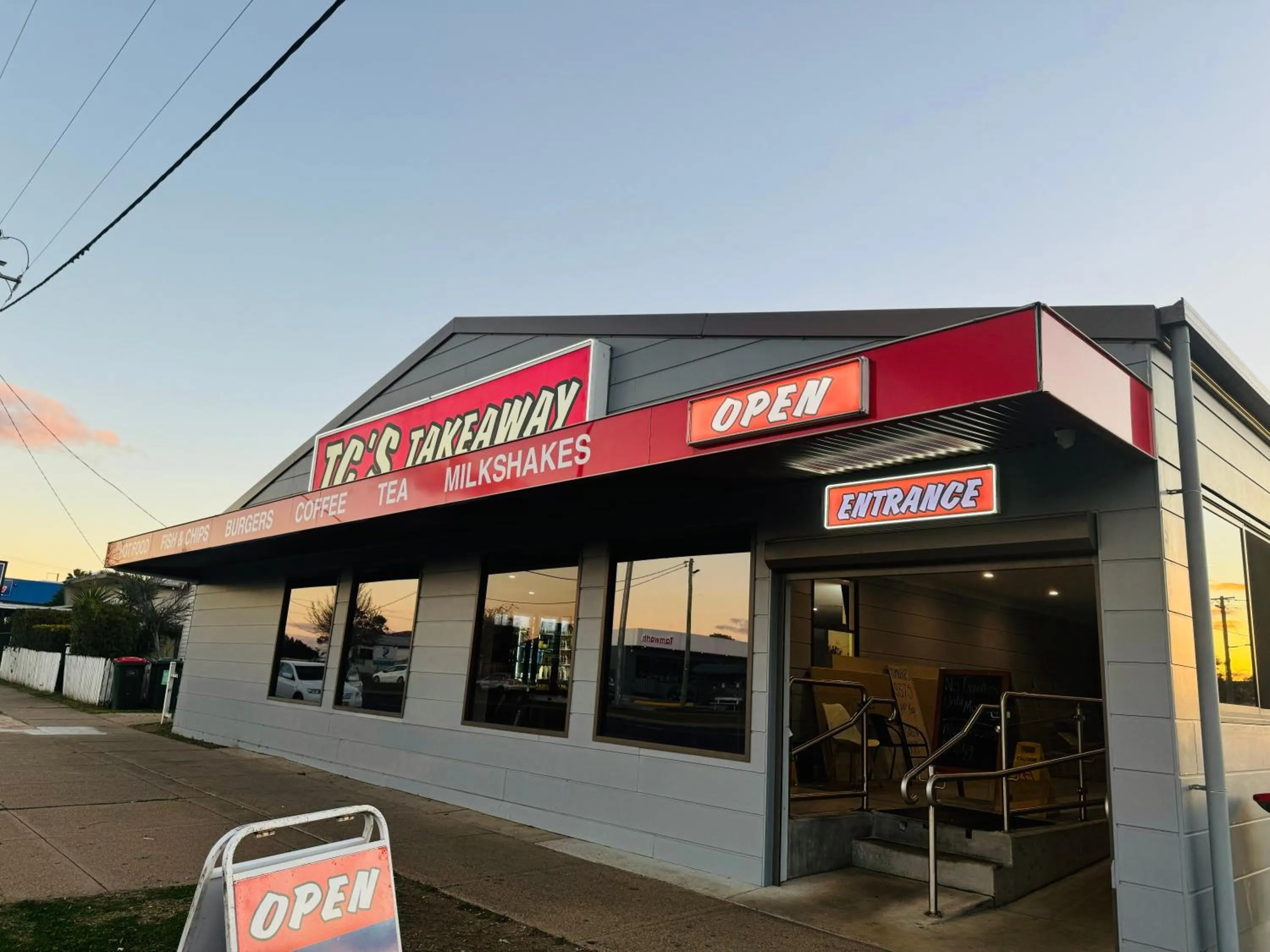 Restaurant/places to eat in Town and Country Motor Inn