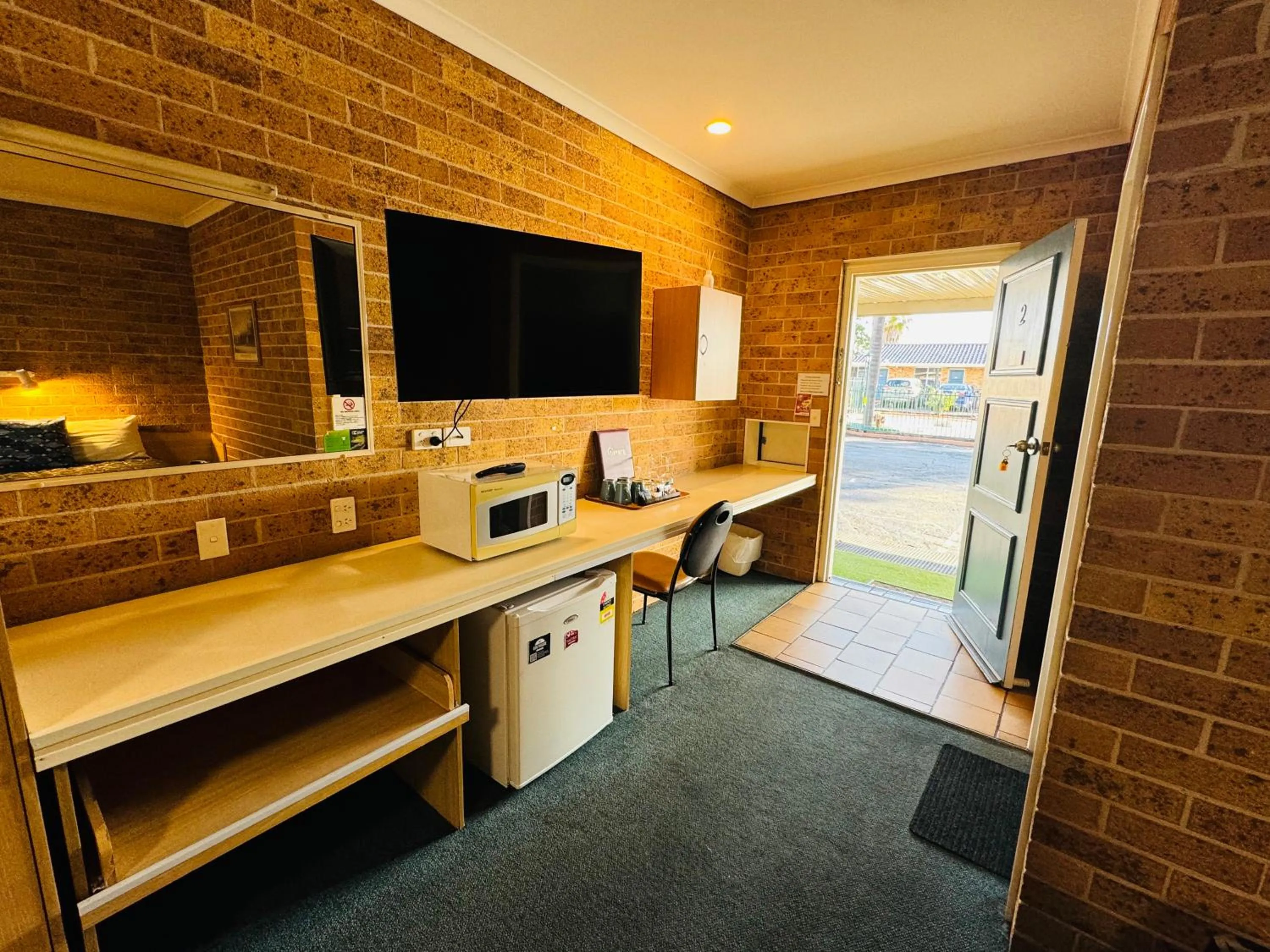 TV and multimedia in Town and Country Motor Inn