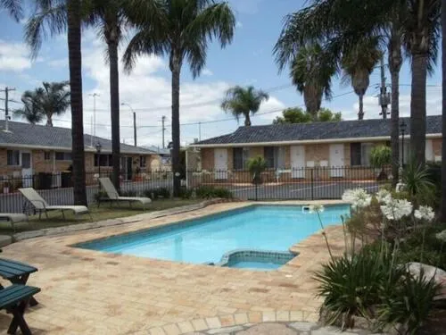 Swimming pool in Town and Country Motor Inn