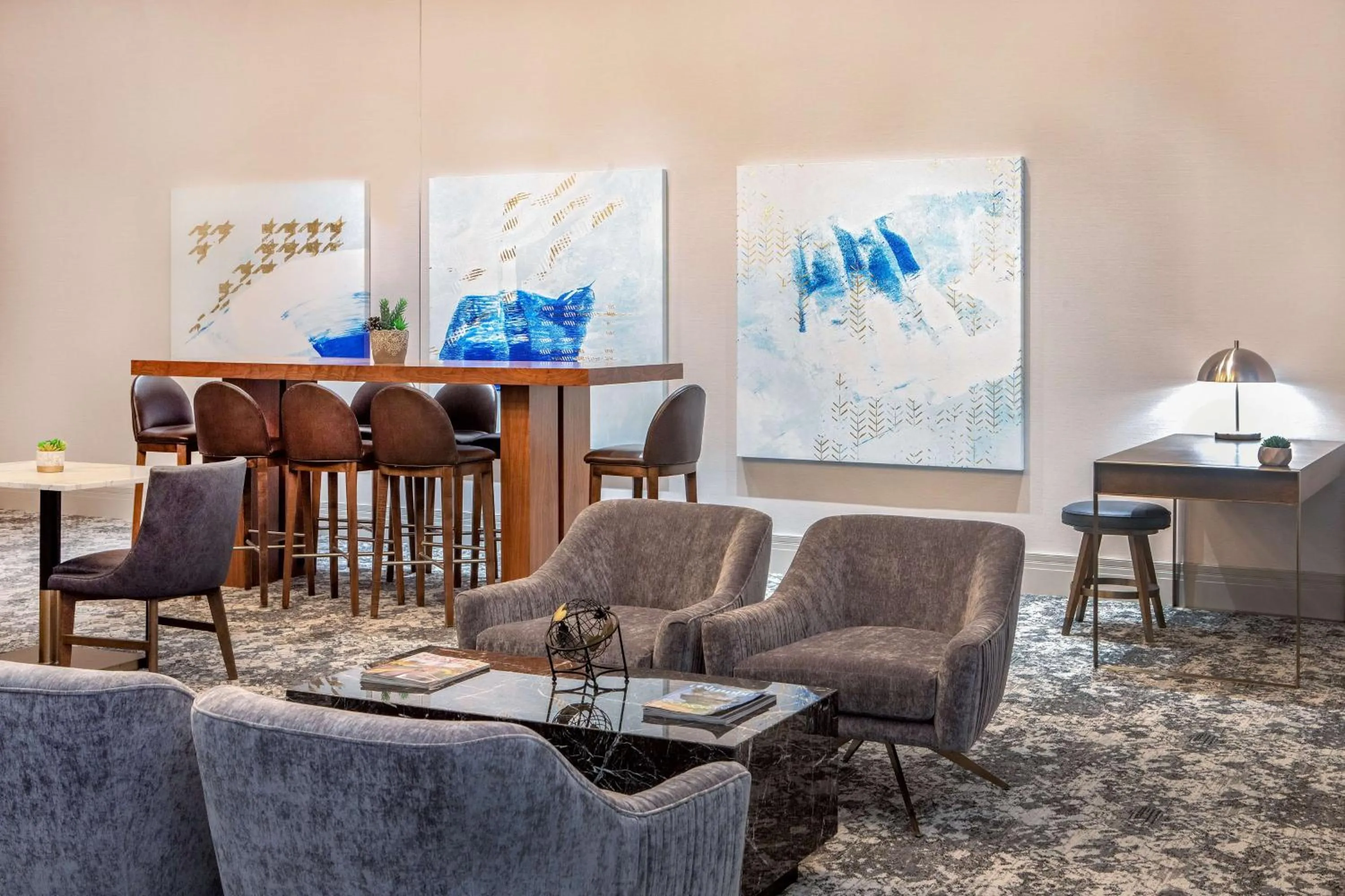 Property building in Hilton Columbus/Polaris